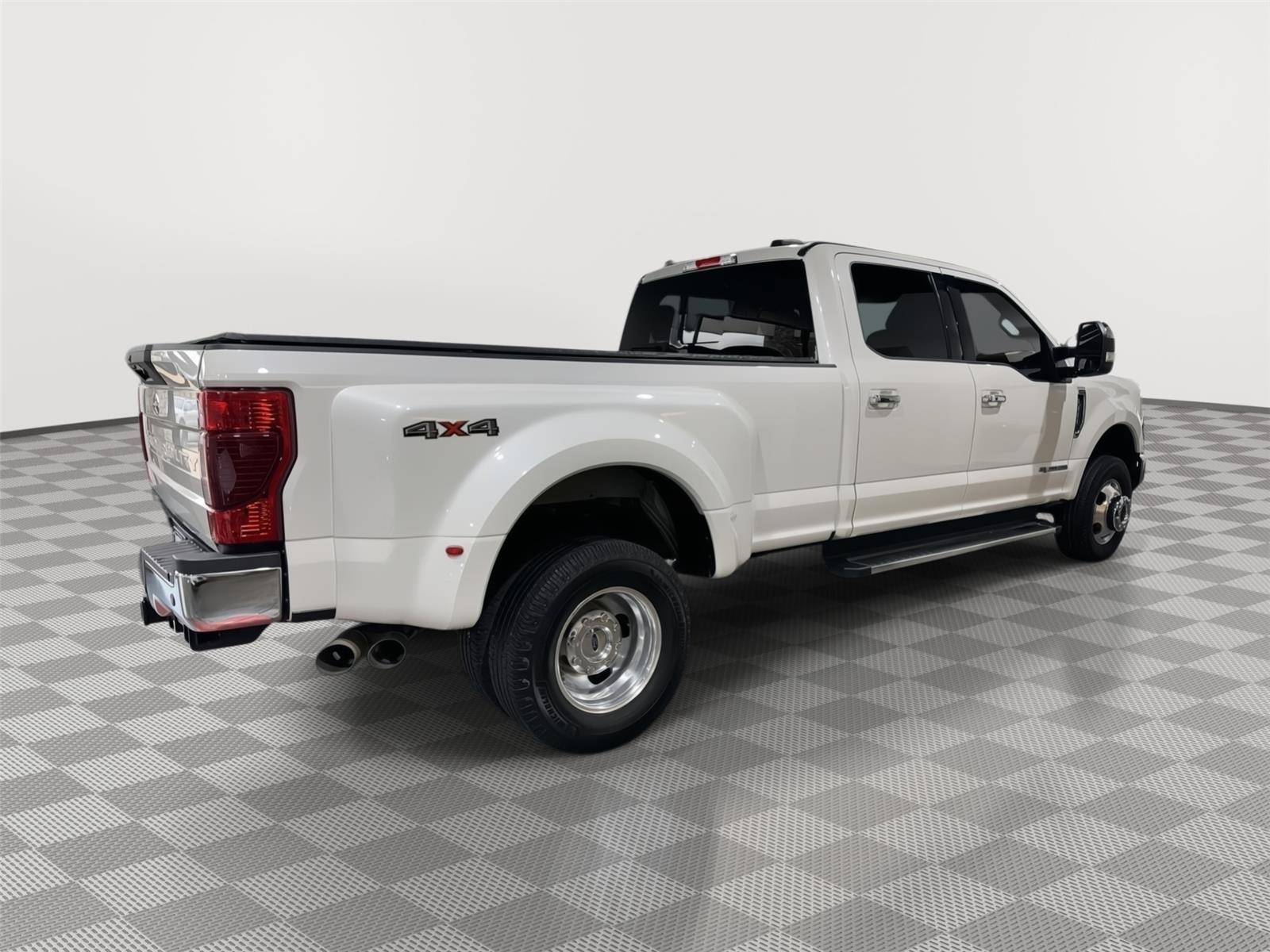 Vehicle photo 7