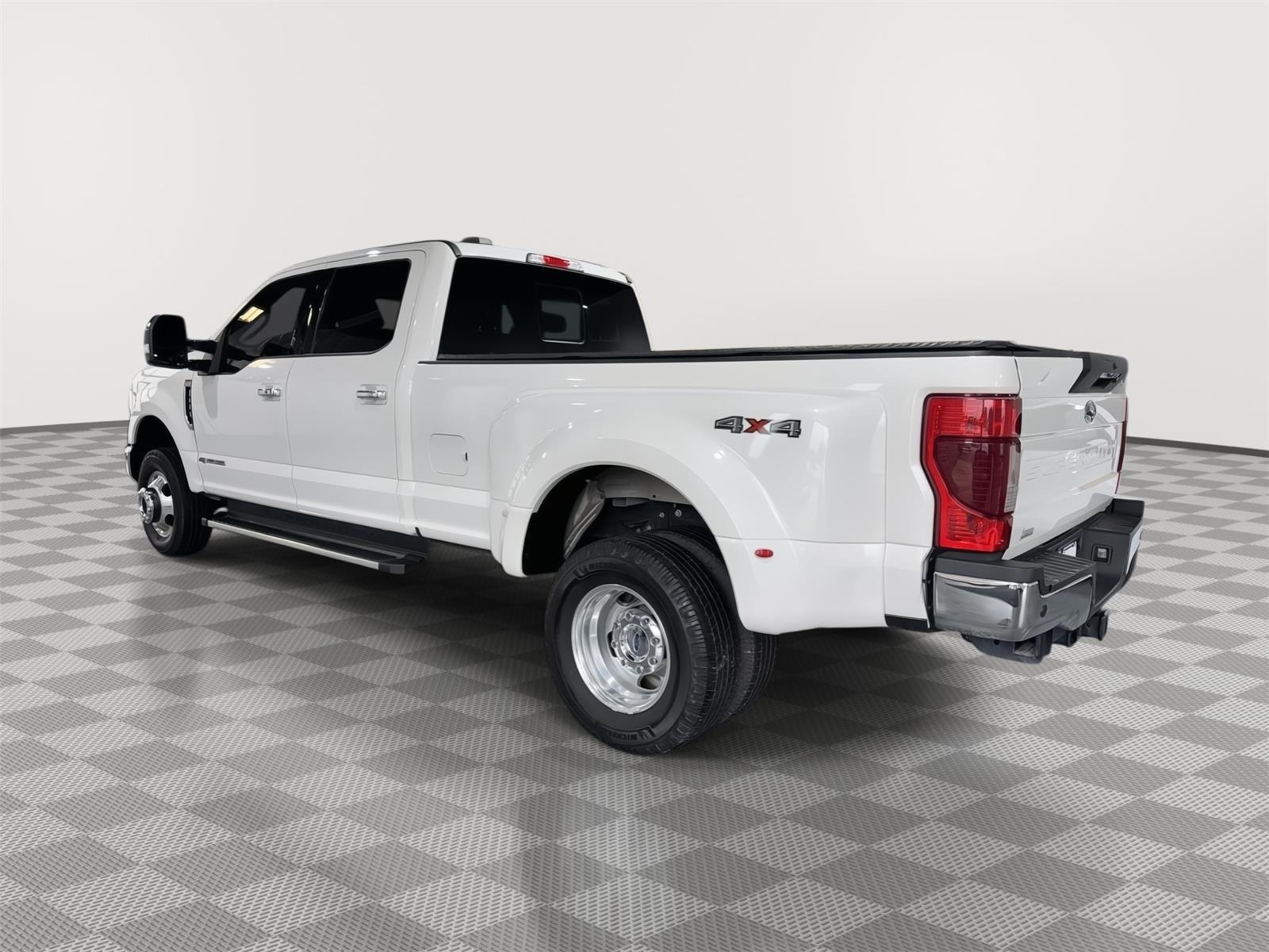 Vehicle photo 8