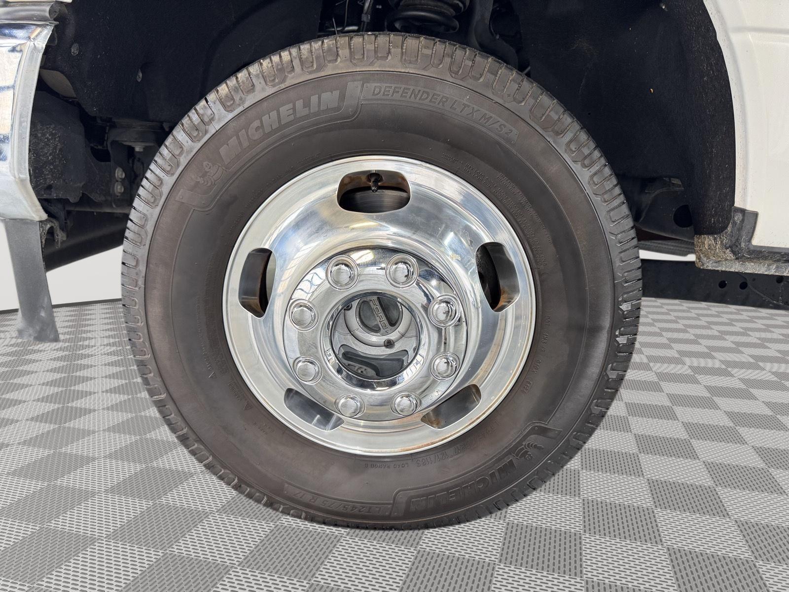 Vehicle photo 10