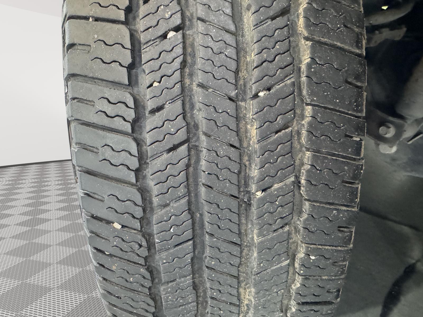 Vehicle photo 11