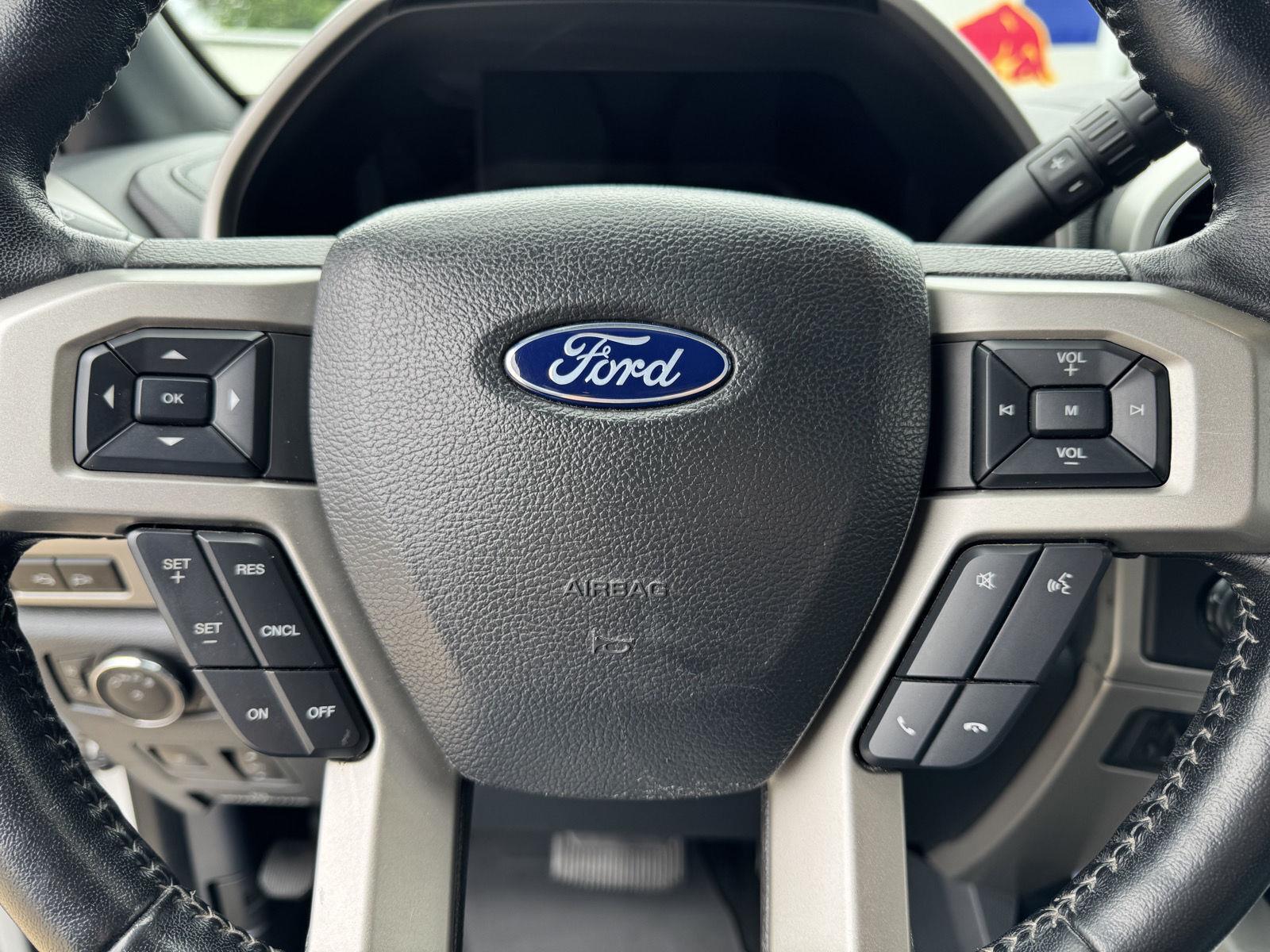 Vehicle photo 13