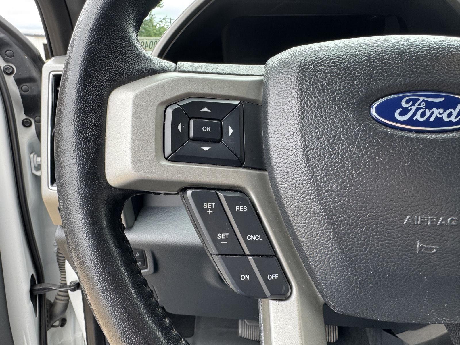Vehicle photo 14