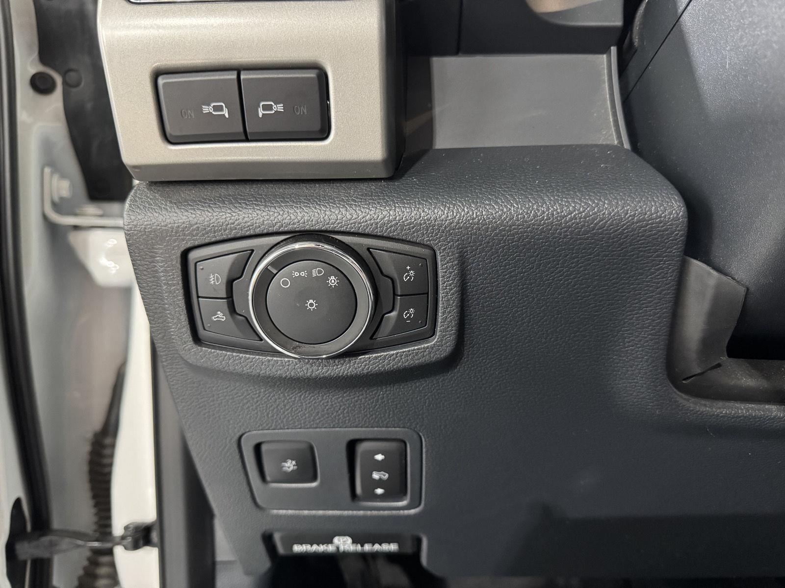 Vehicle photo 16