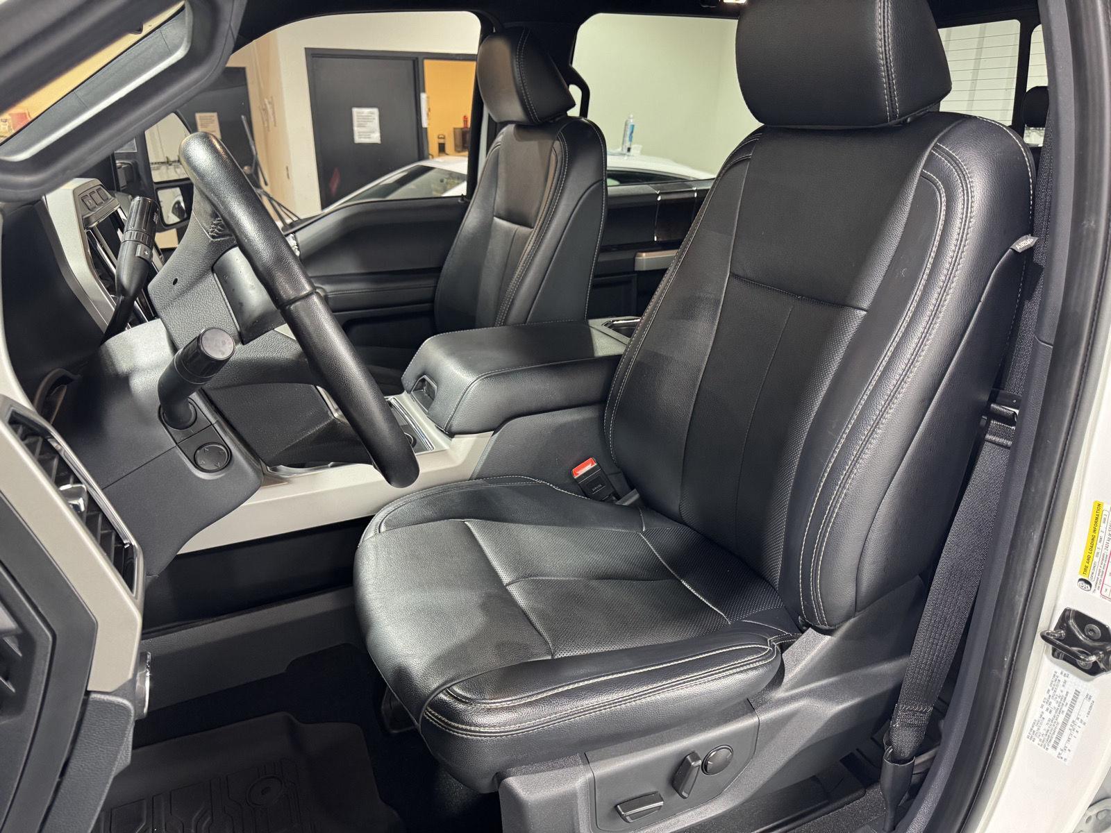 Vehicle photo 19