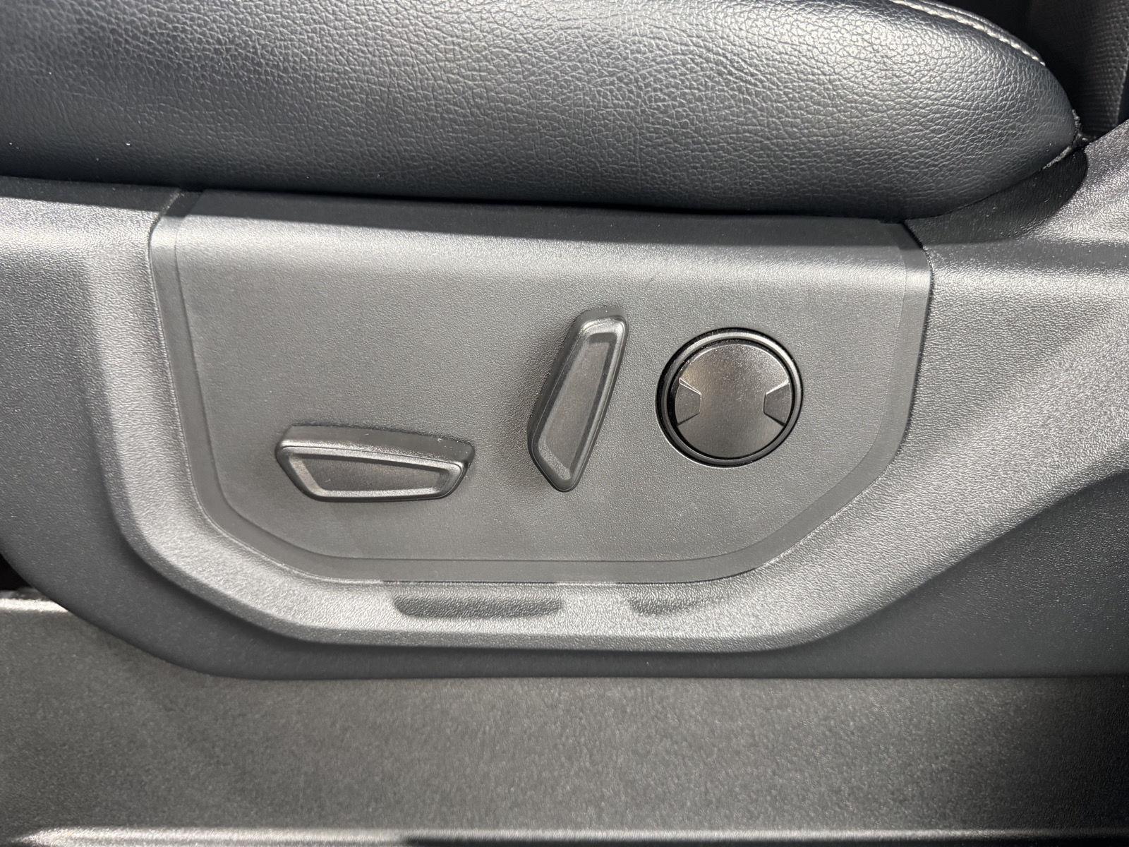 Vehicle photo 20