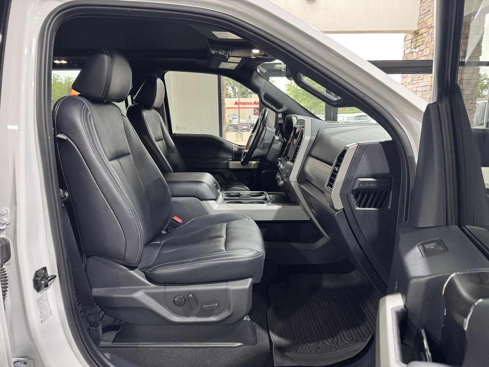 Vehicle photo 24