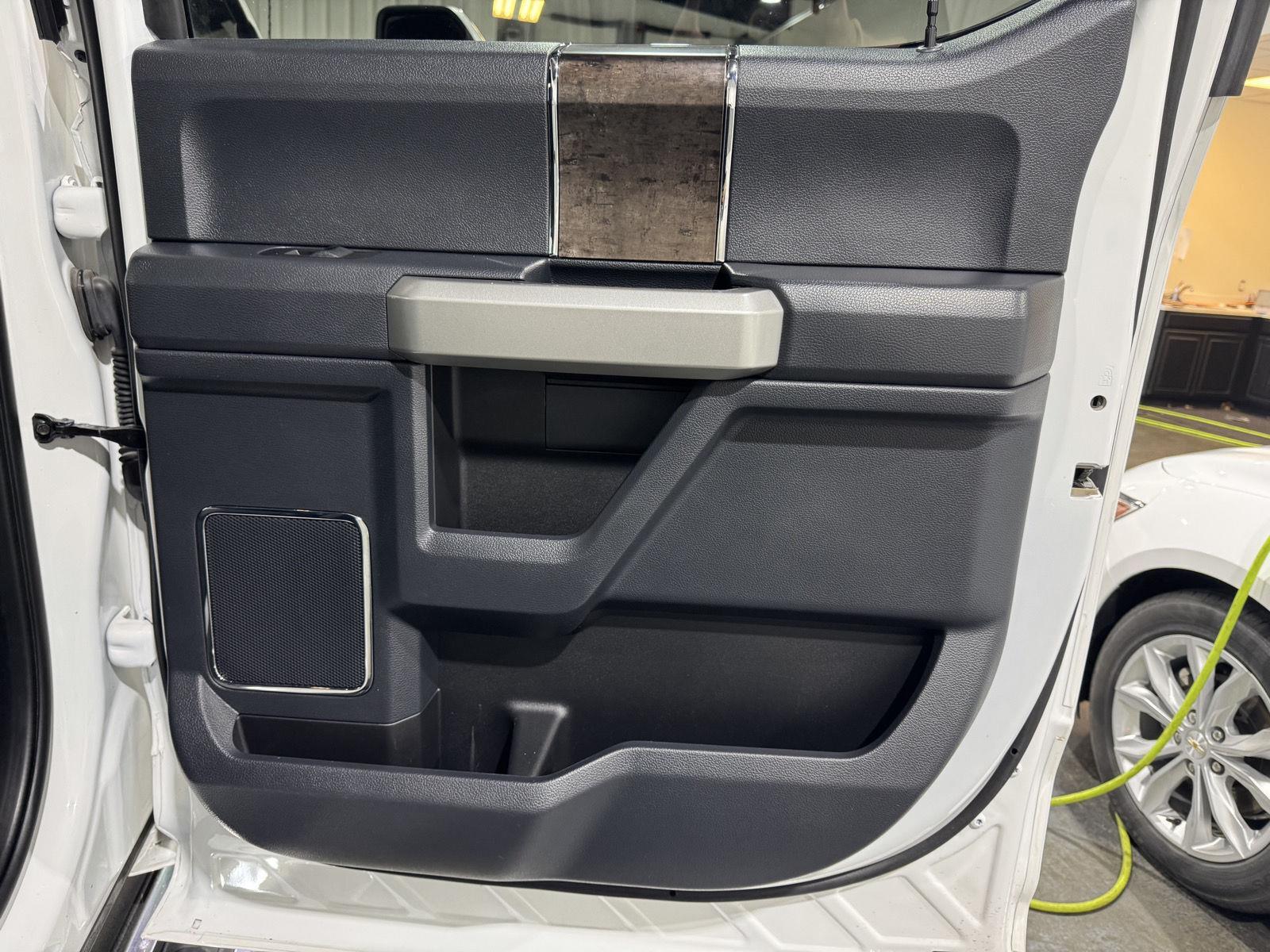 Vehicle photo 25