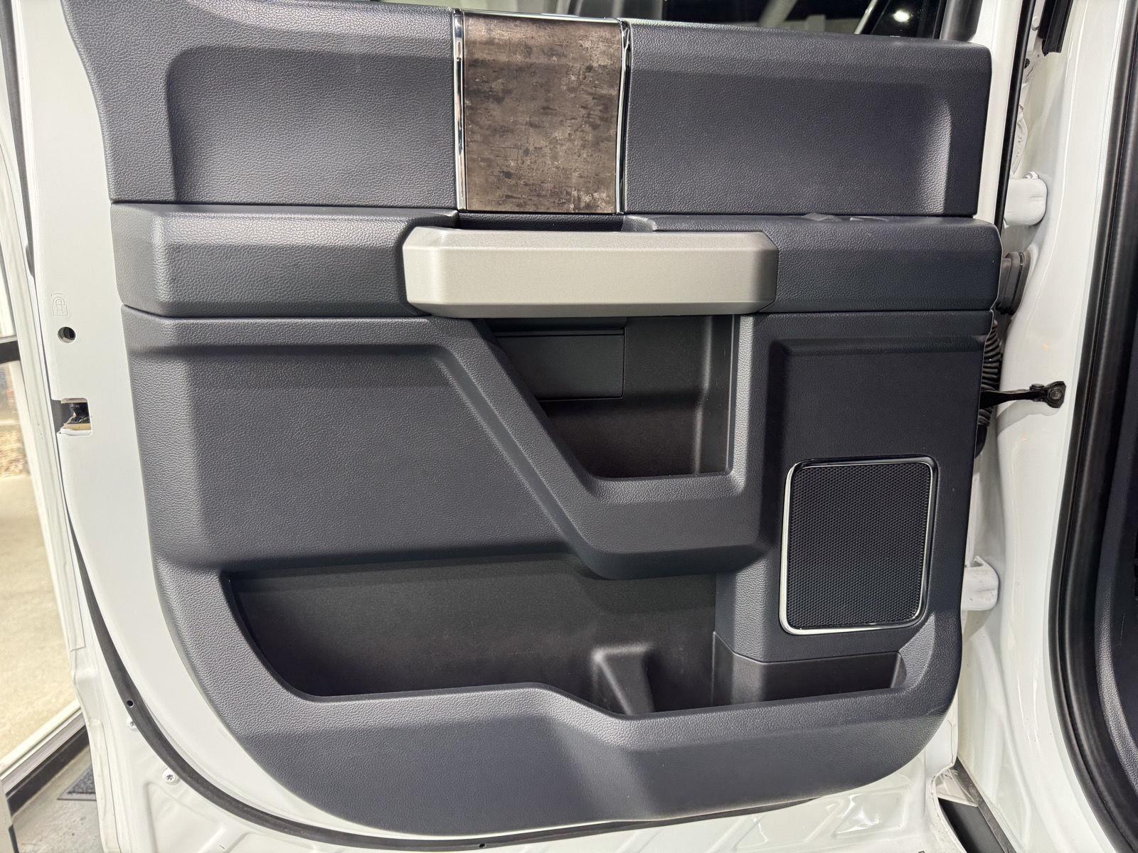 Vehicle photo 27