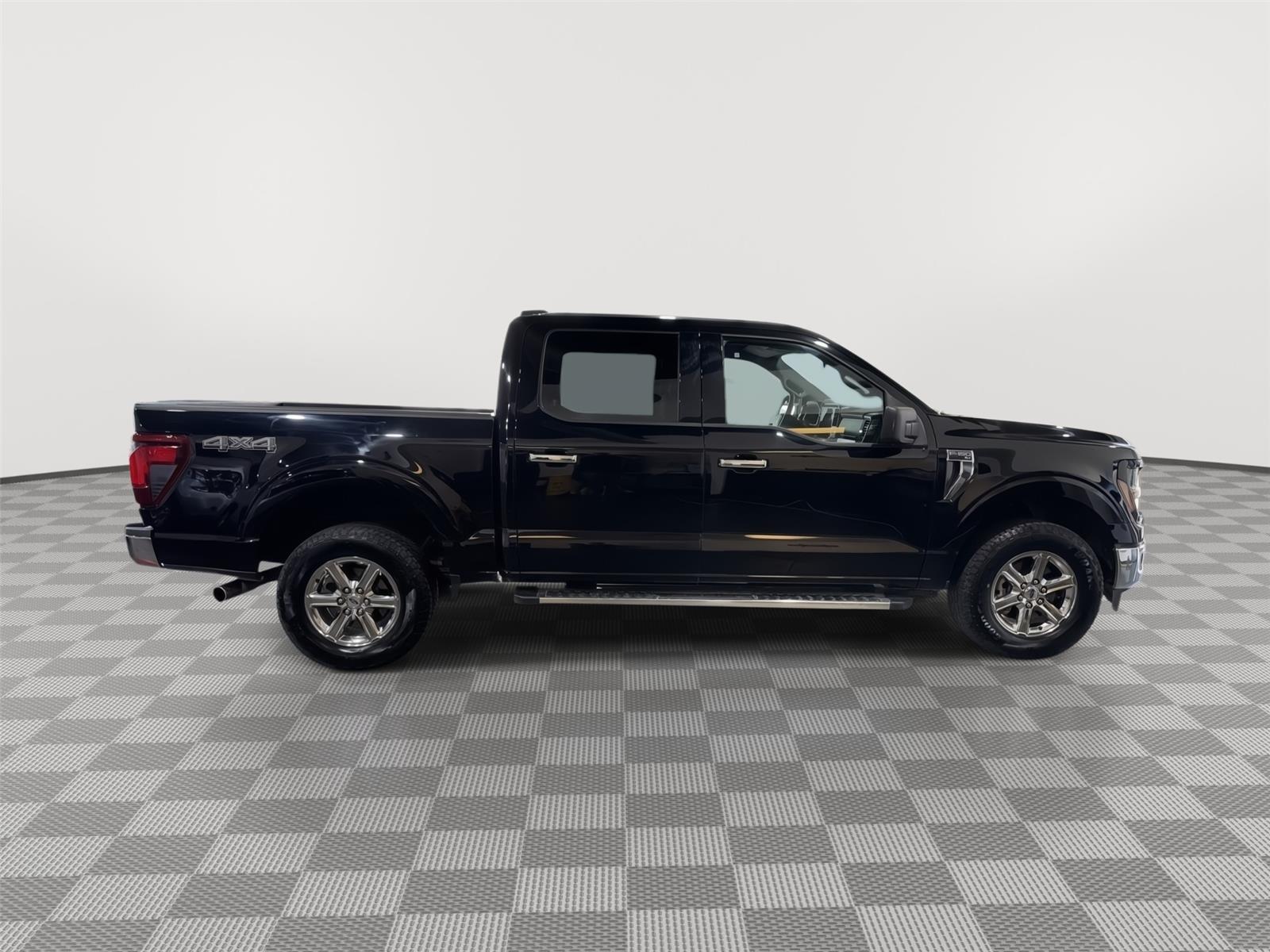 Vehicle photo 6