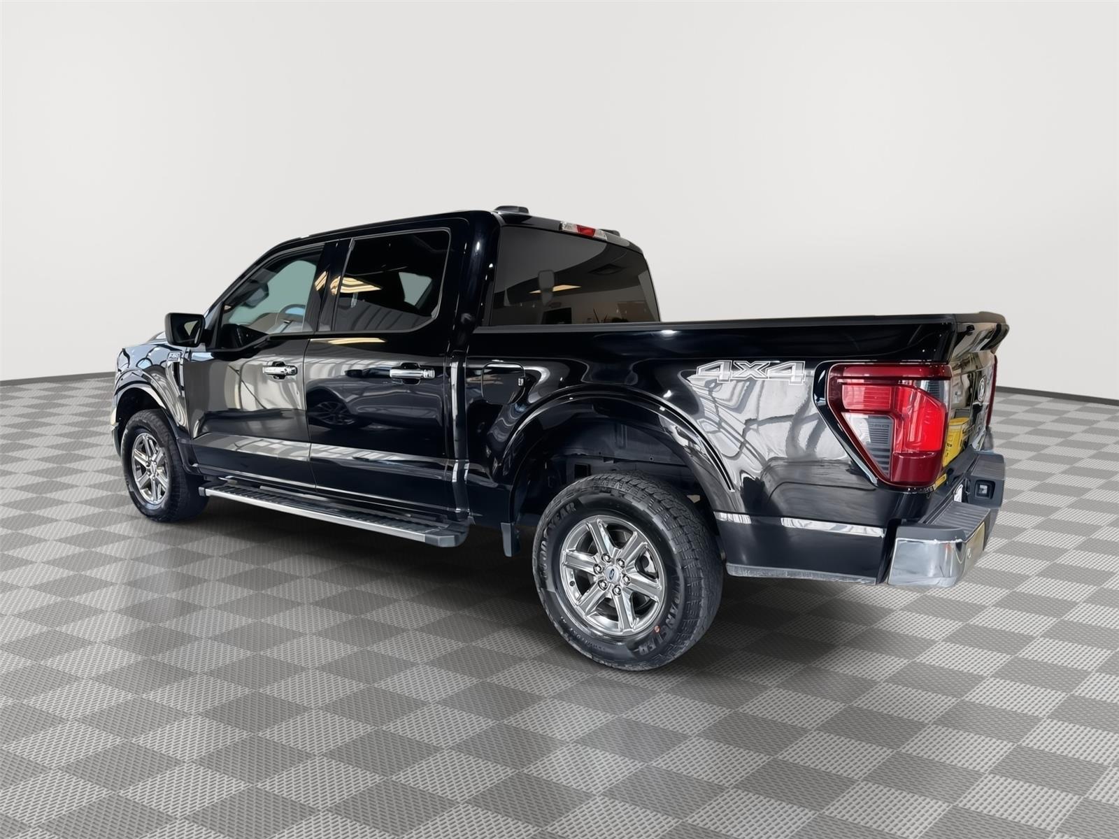 Vehicle photo 9