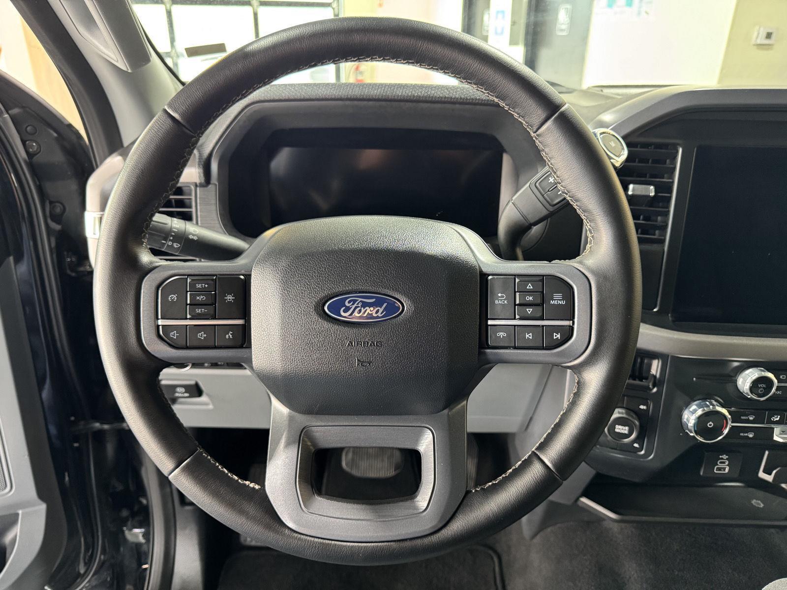 Vehicle photo 12
