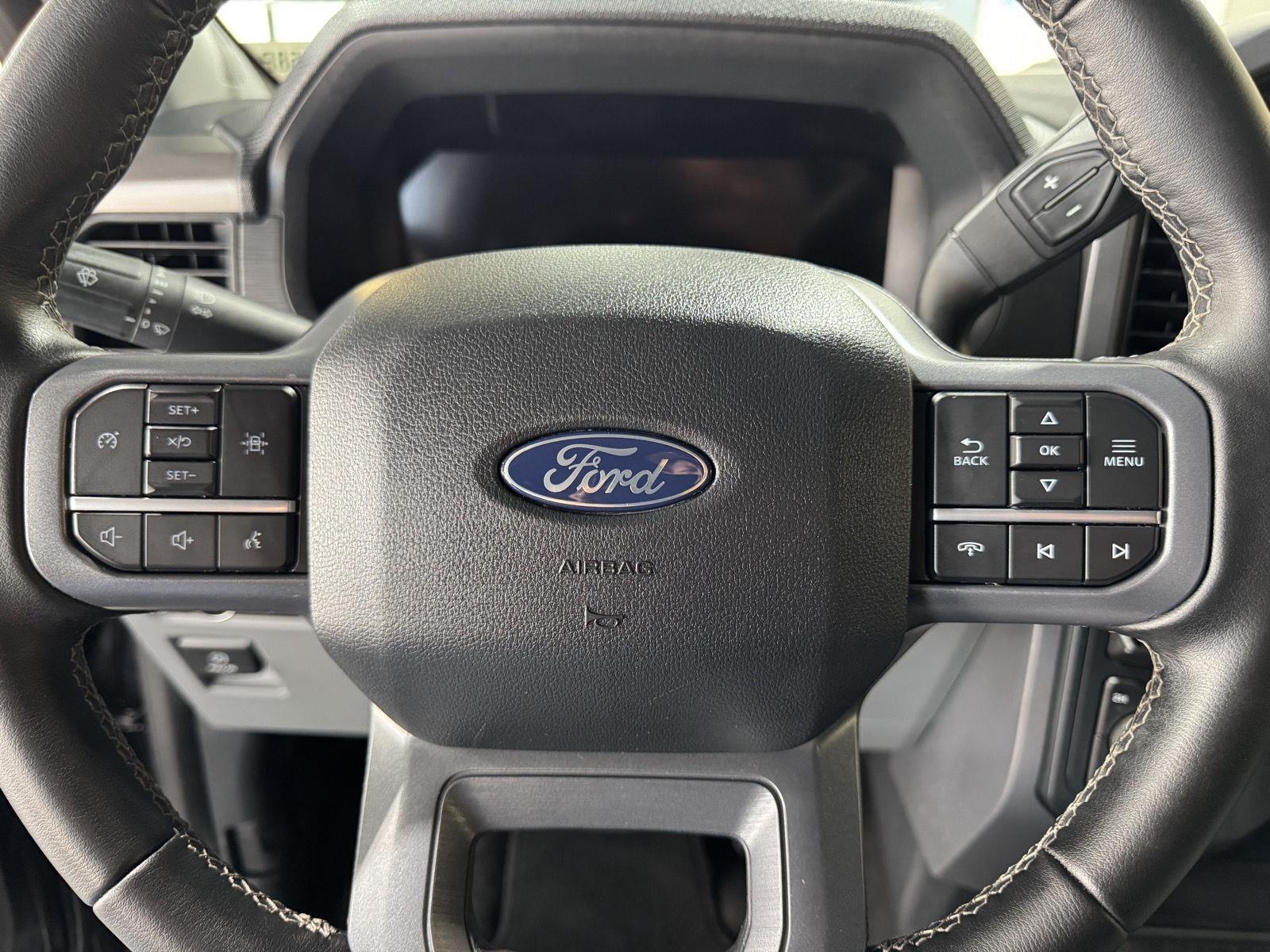 Vehicle photo 13