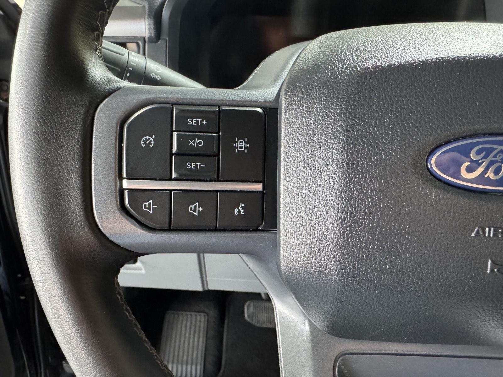 Vehicle photo 14