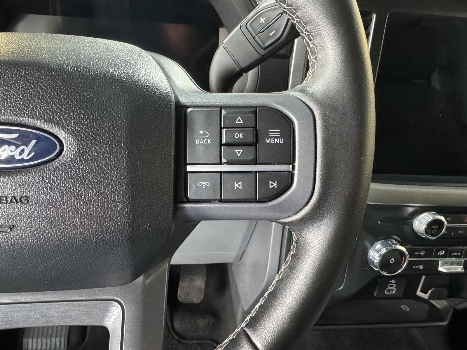 Vehicle photo 15