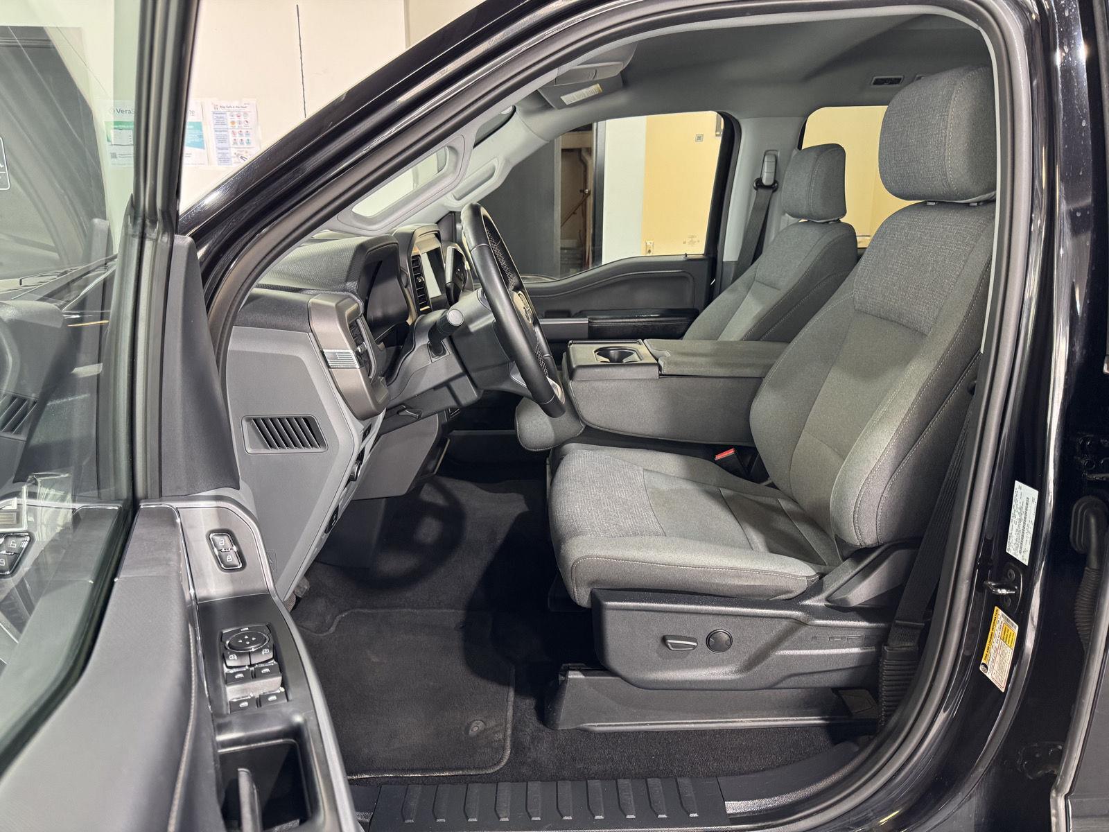 Vehicle photo 18