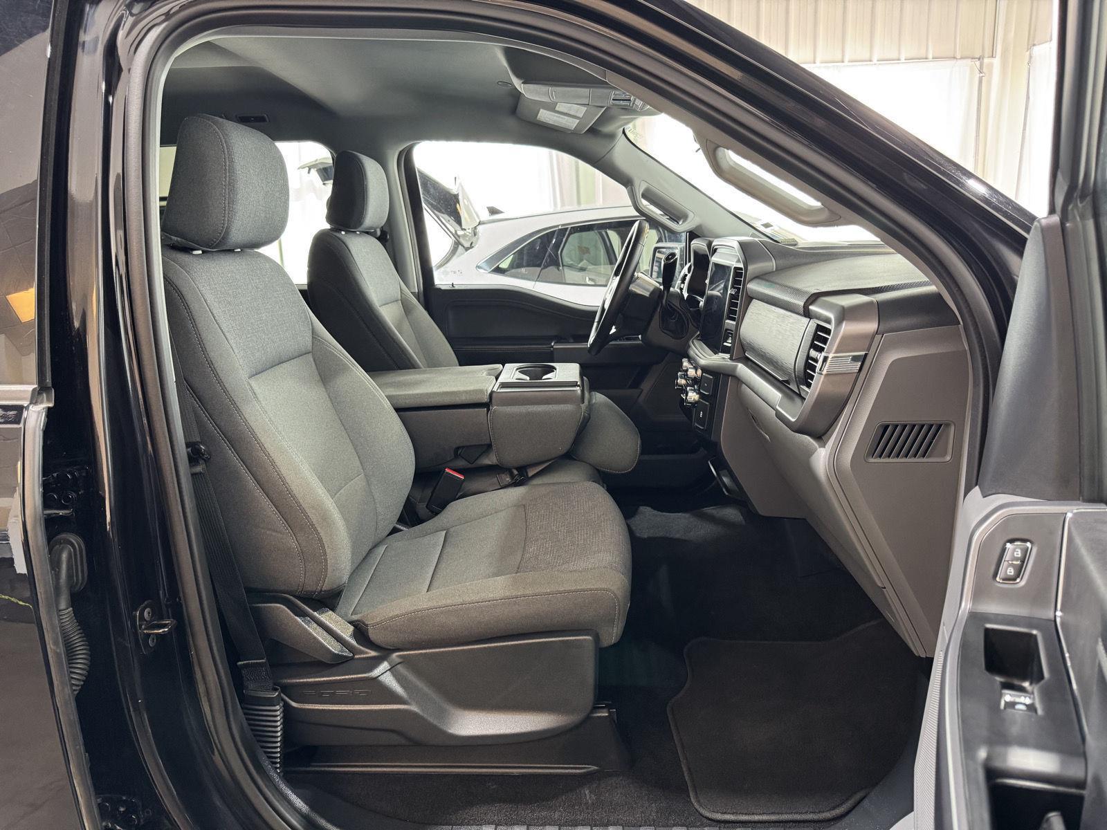Vehicle photo 23