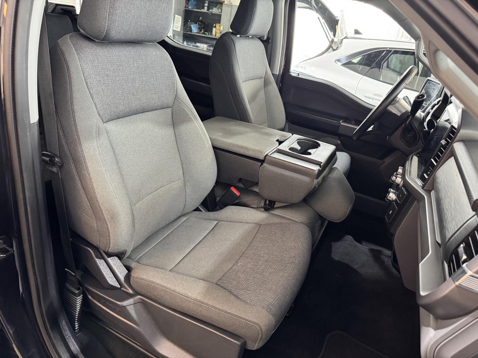 Vehicle photo 24