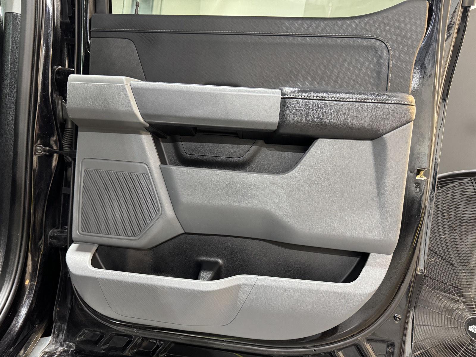 Vehicle photo 25