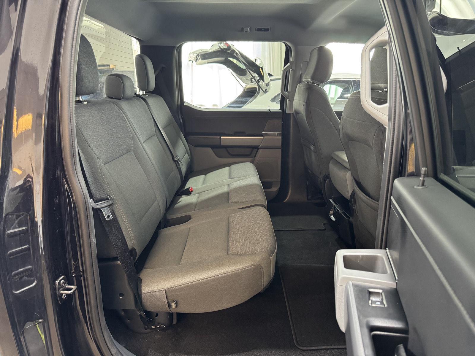 Vehicle photo 26