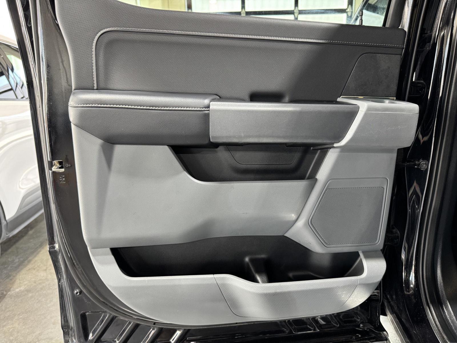 Vehicle photo 27