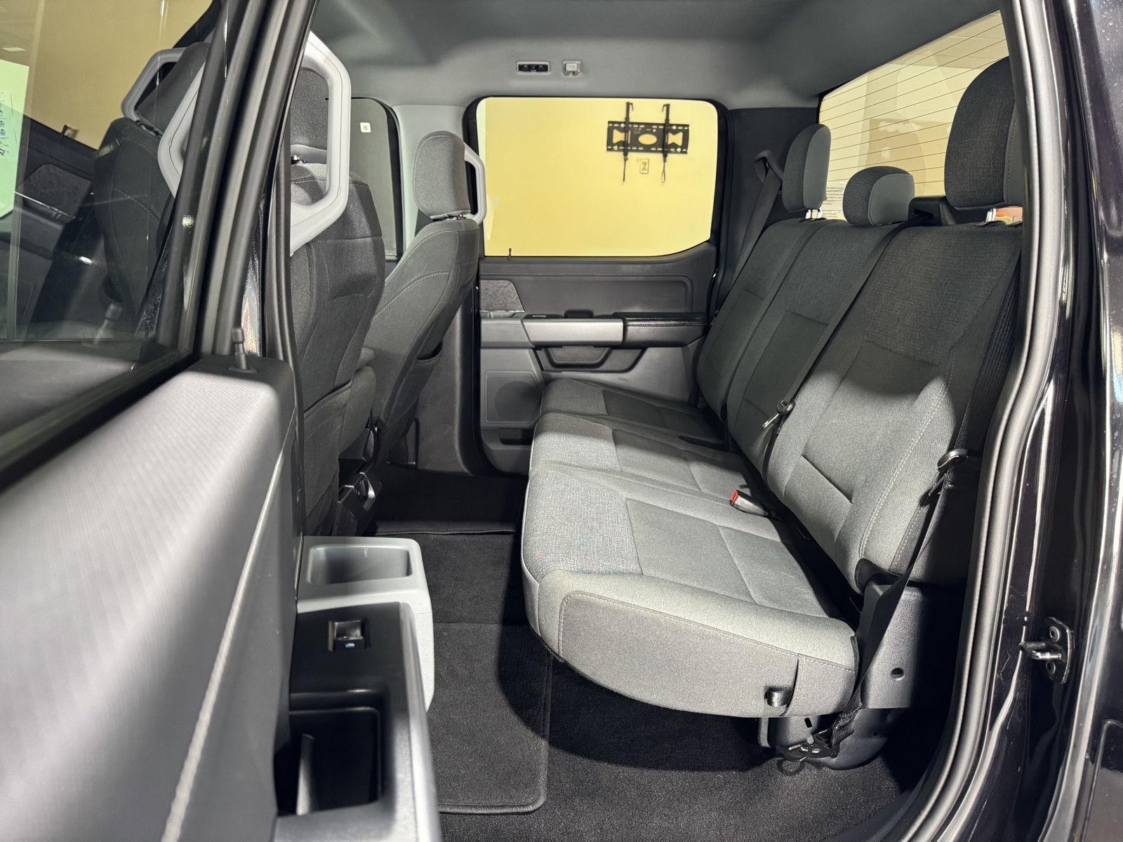 Vehicle photo 28