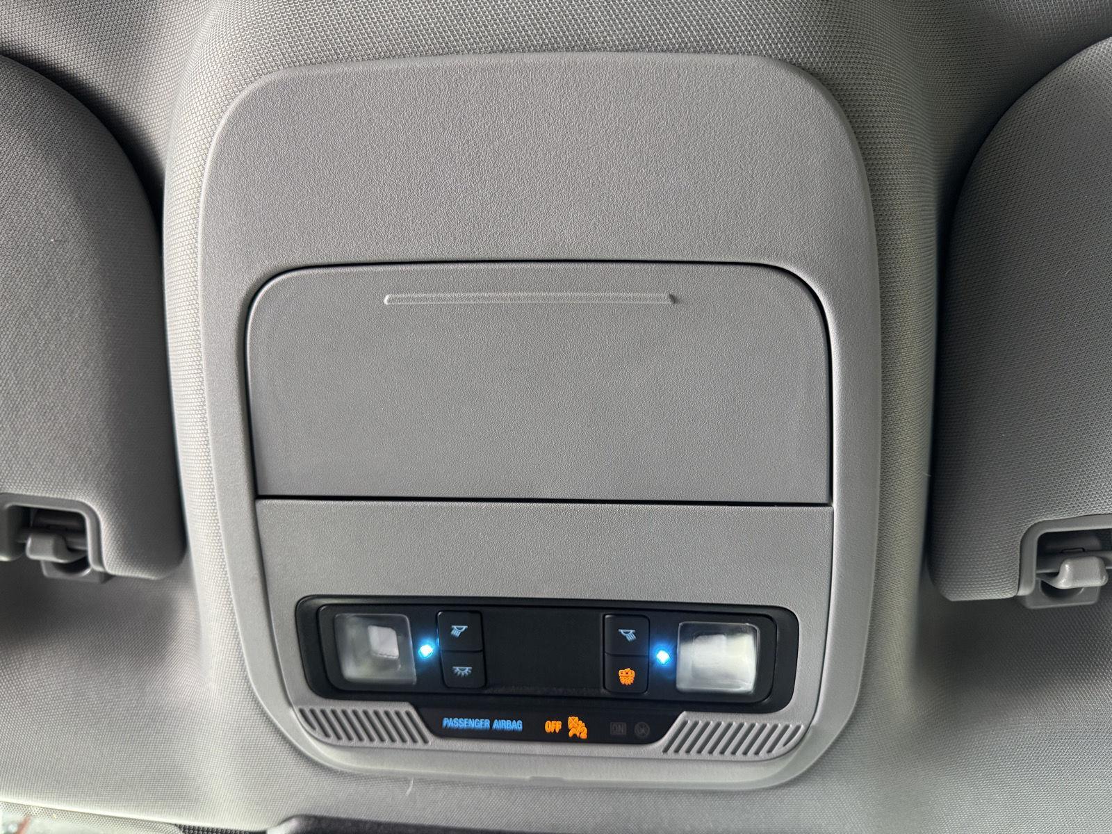 Vehicle photo 29