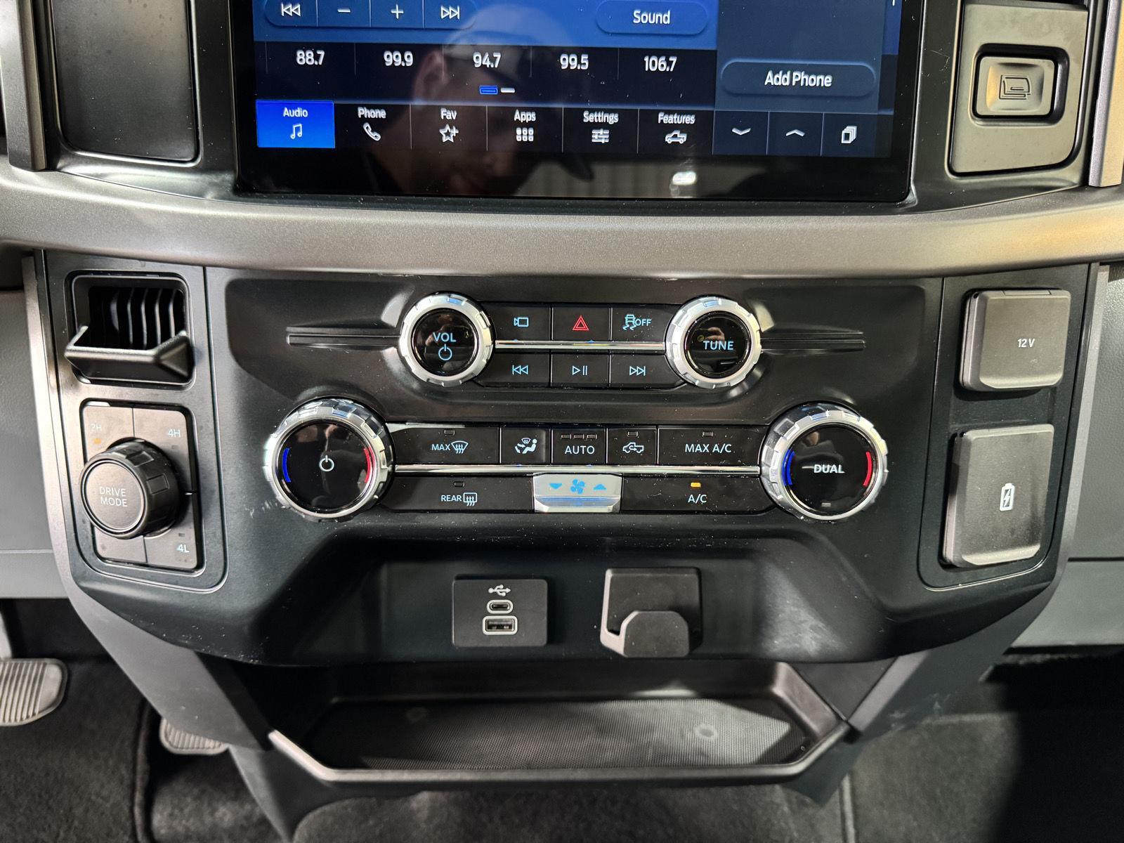 Vehicle photo 32