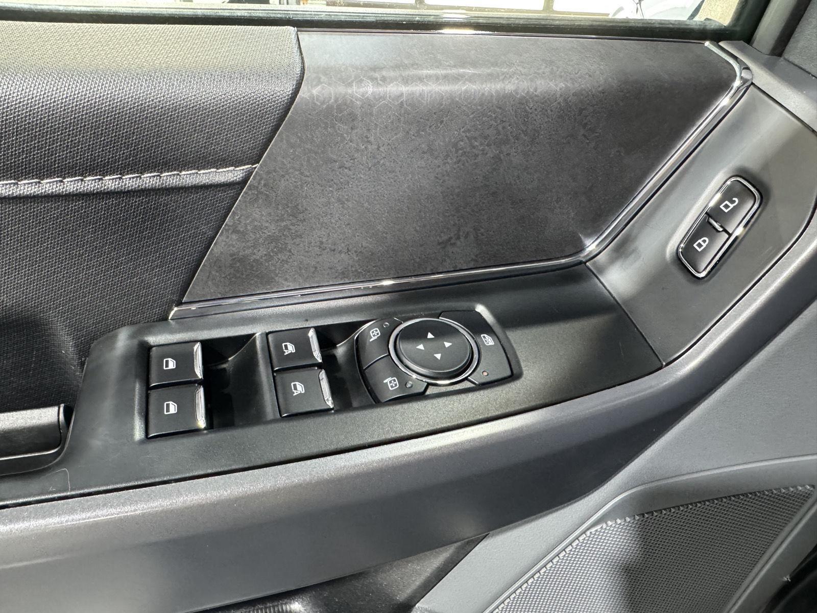 Vehicle photo 35