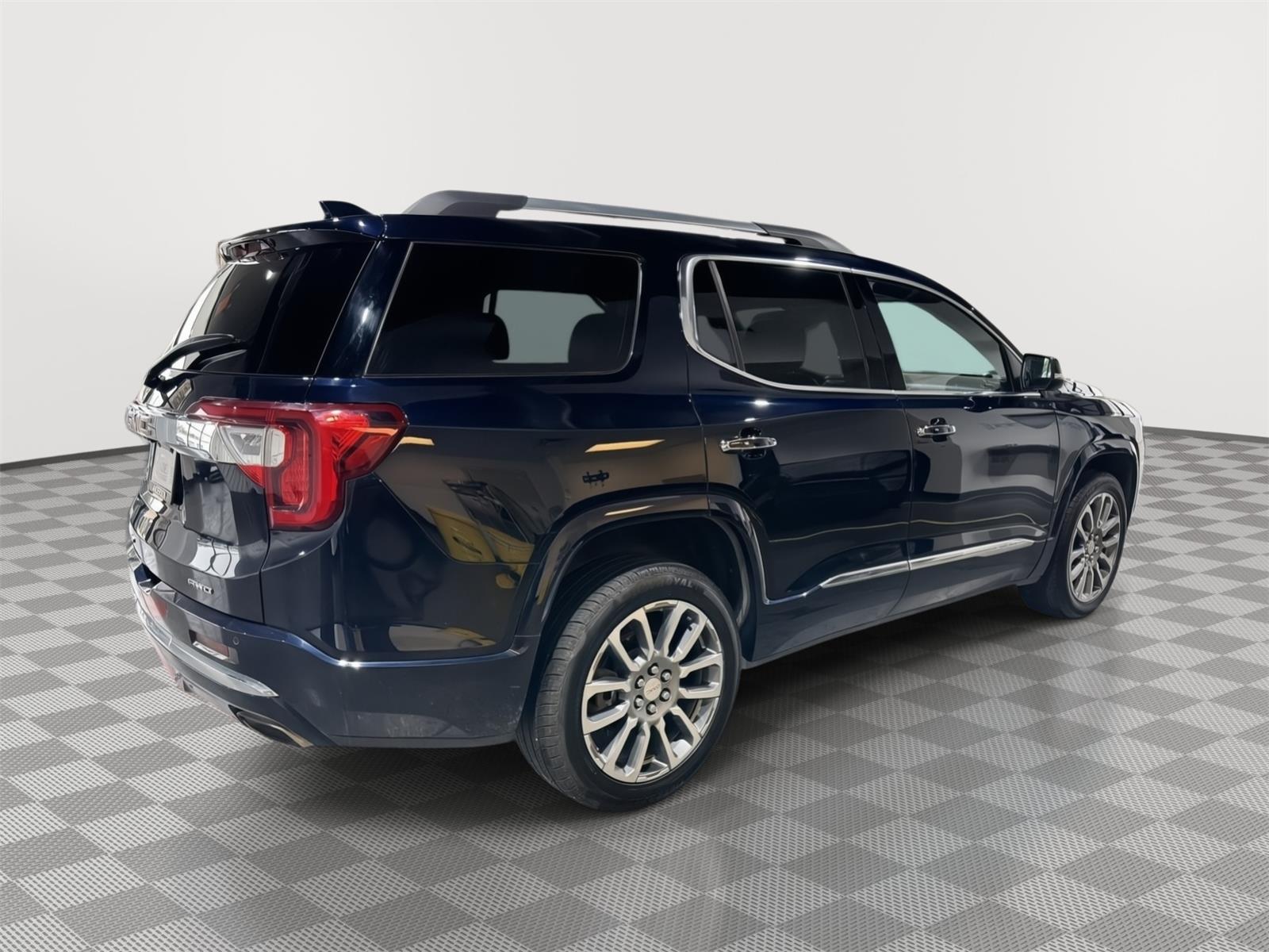 Vehicle photo 8