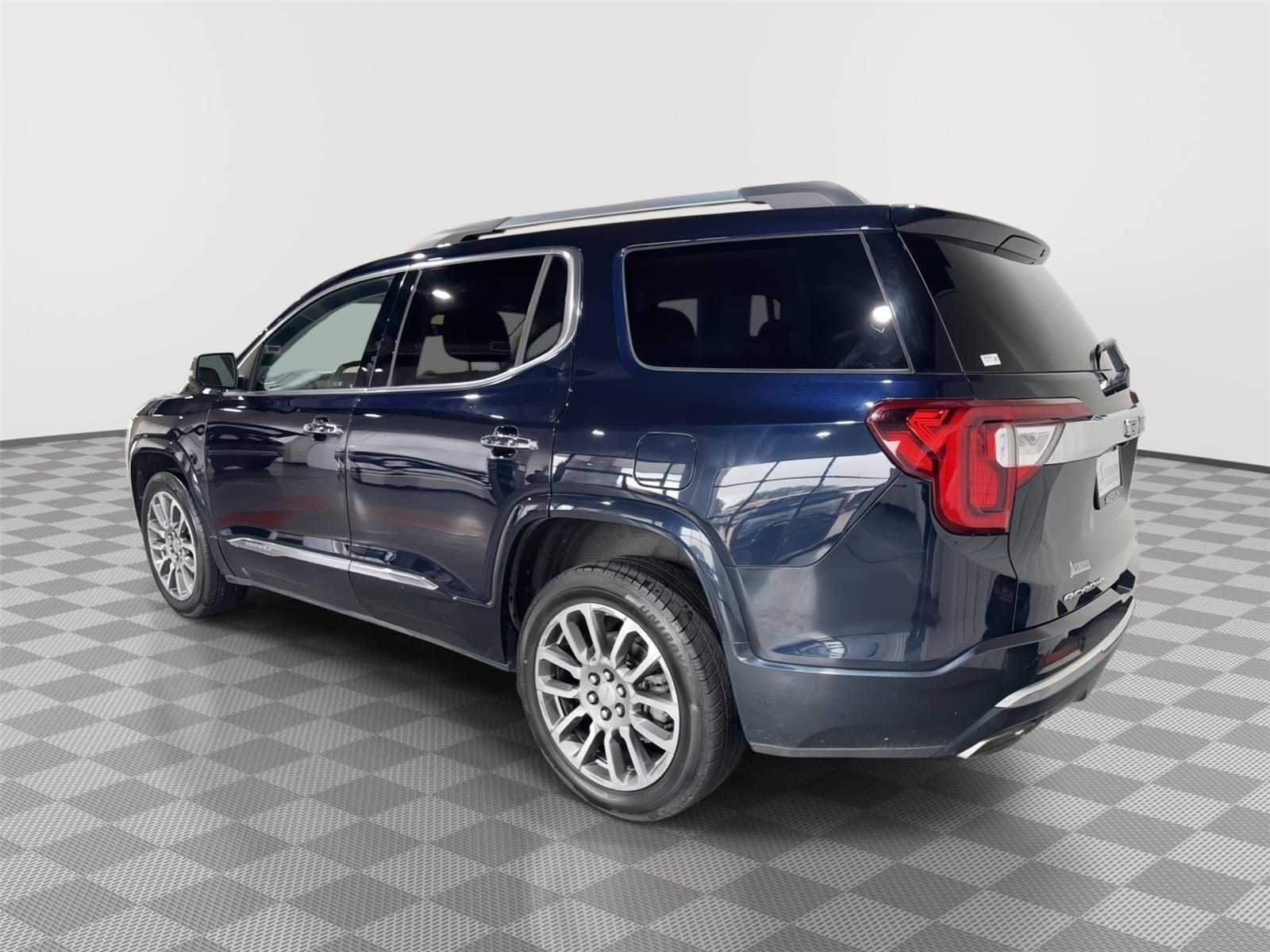 Vehicle photo 10