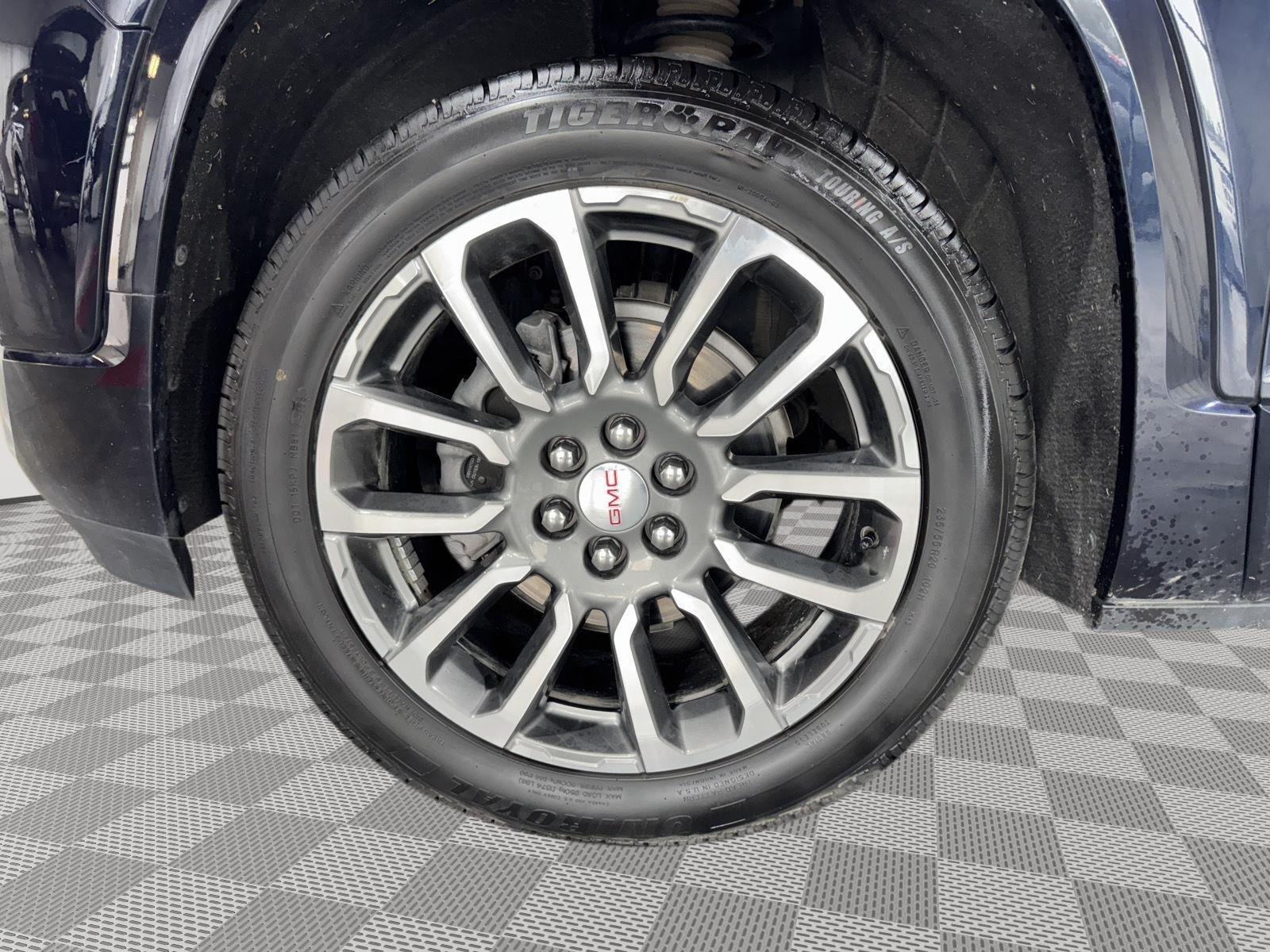 Vehicle photo 11