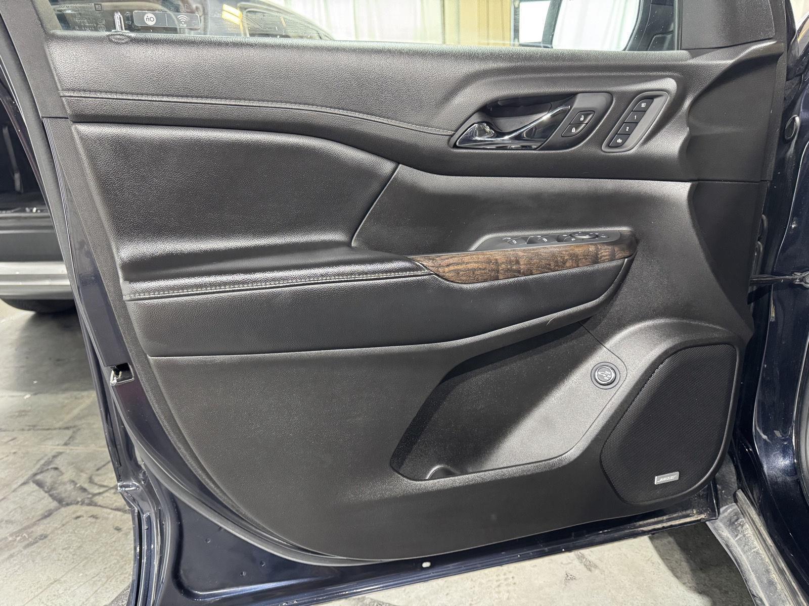 Vehicle photo 16