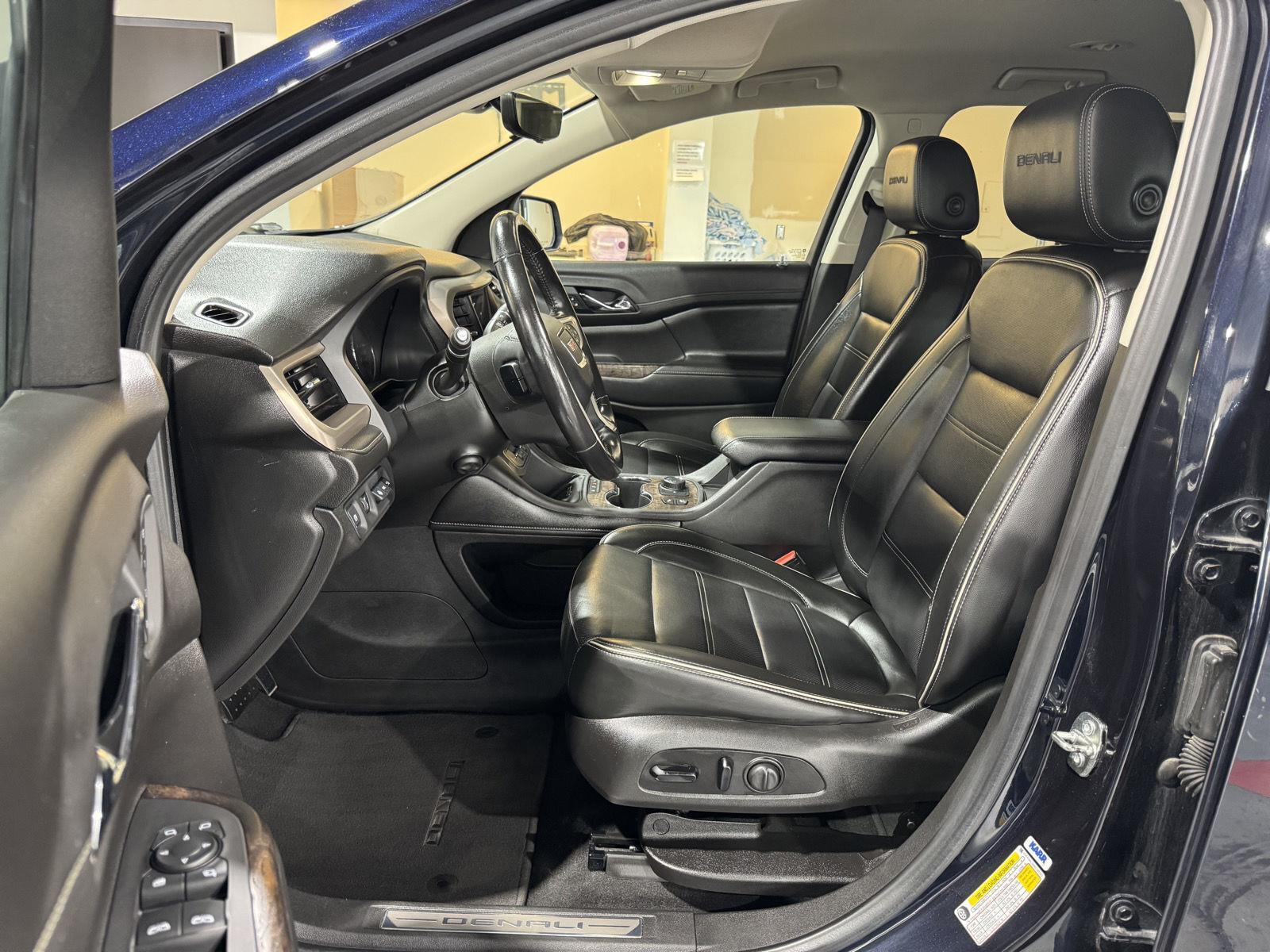 Vehicle photo 17