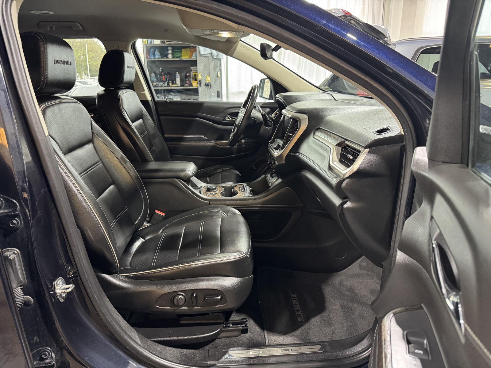 Vehicle photo 22