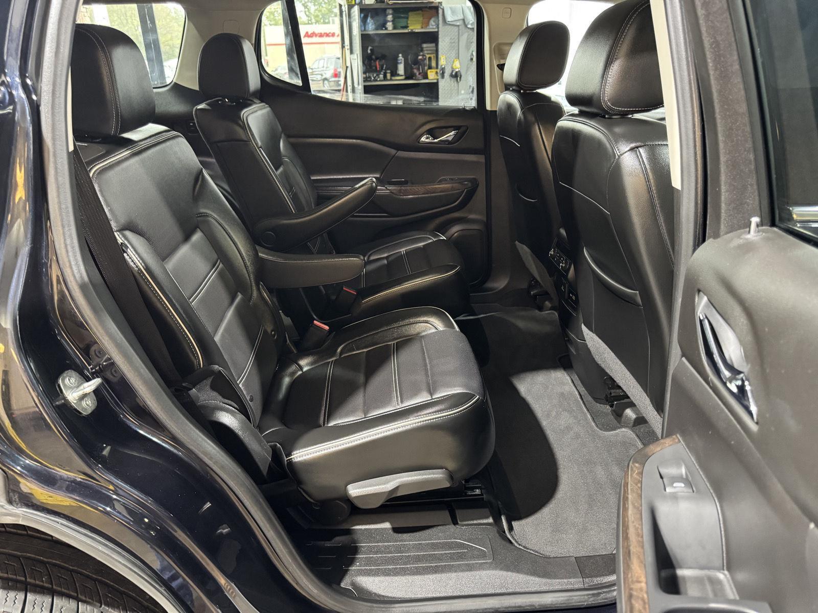 Vehicle photo 24