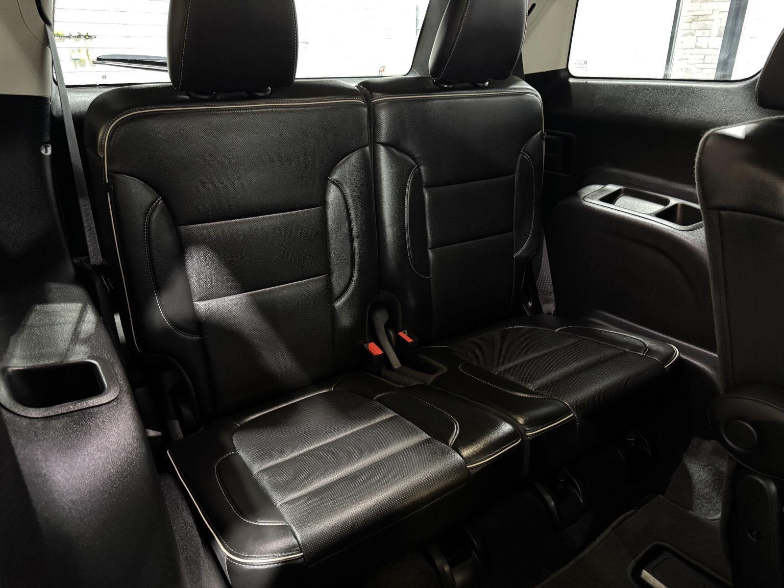 Vehicle photo 25
