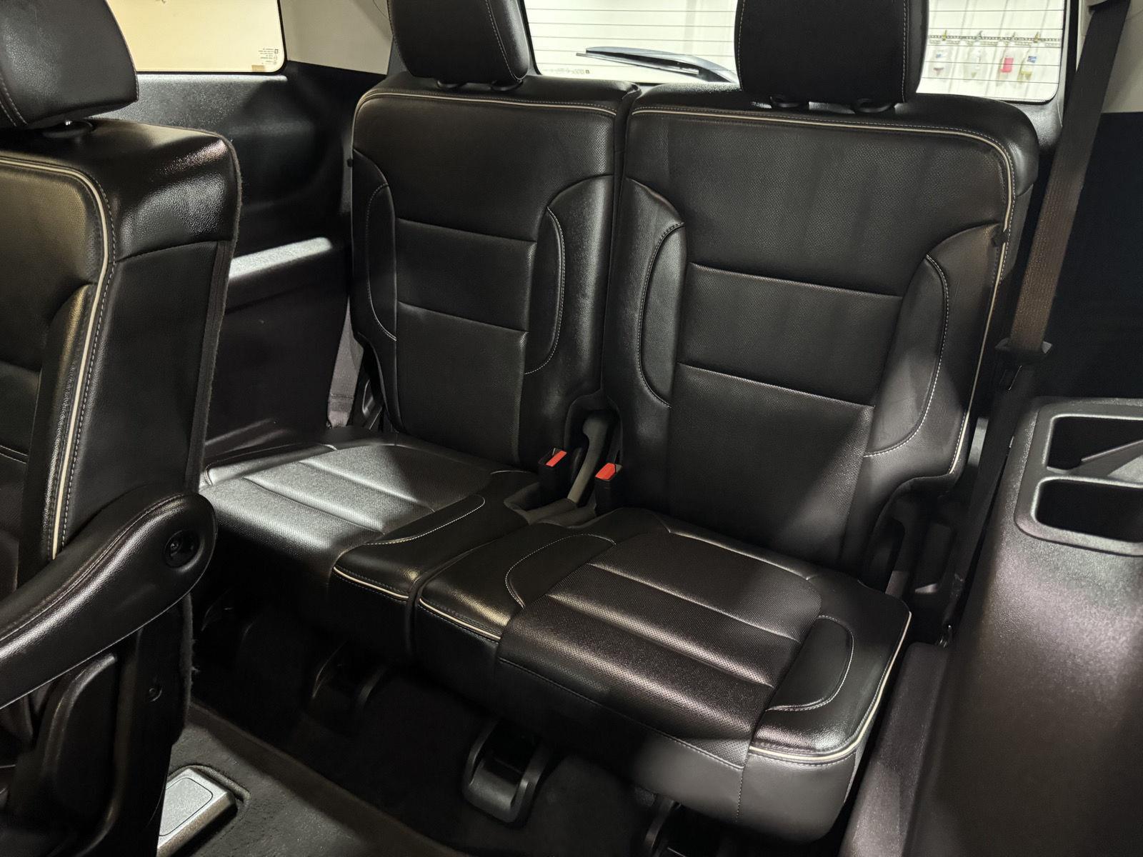Vehicle photo 28