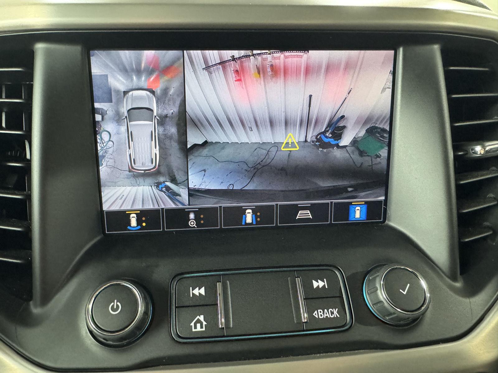 Vehicle photo 29