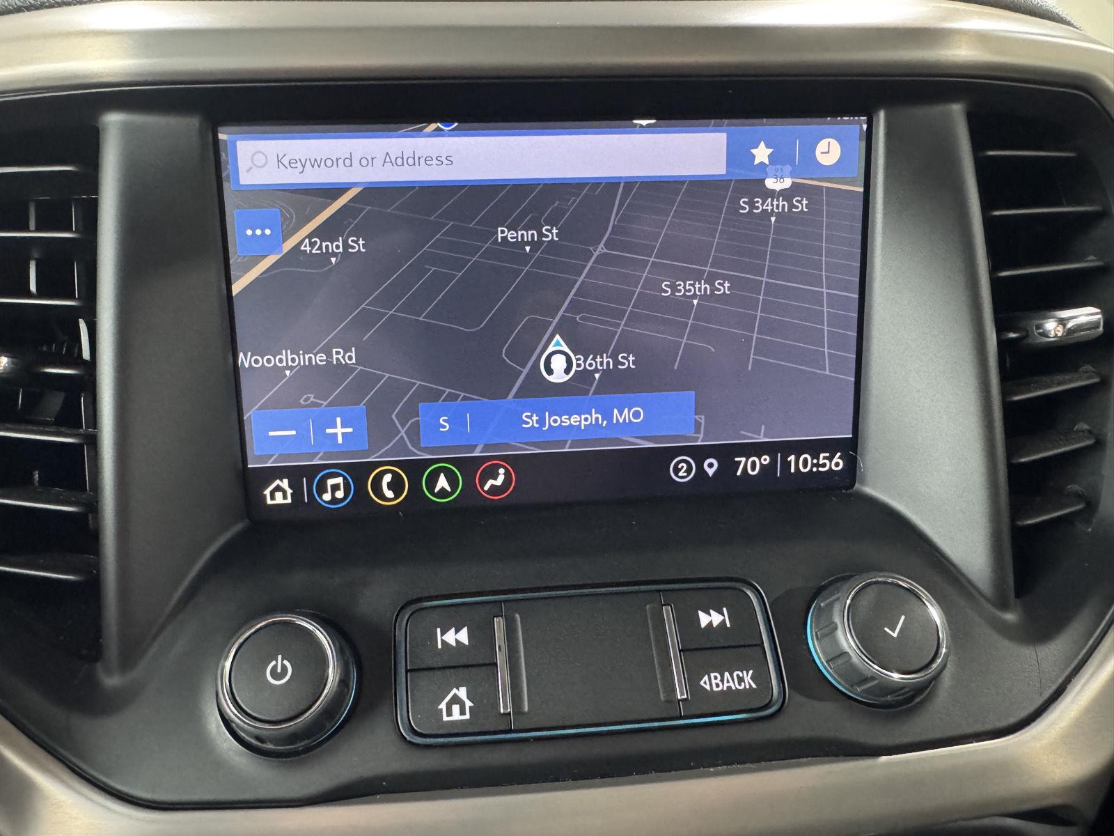 Vehicle photo 30