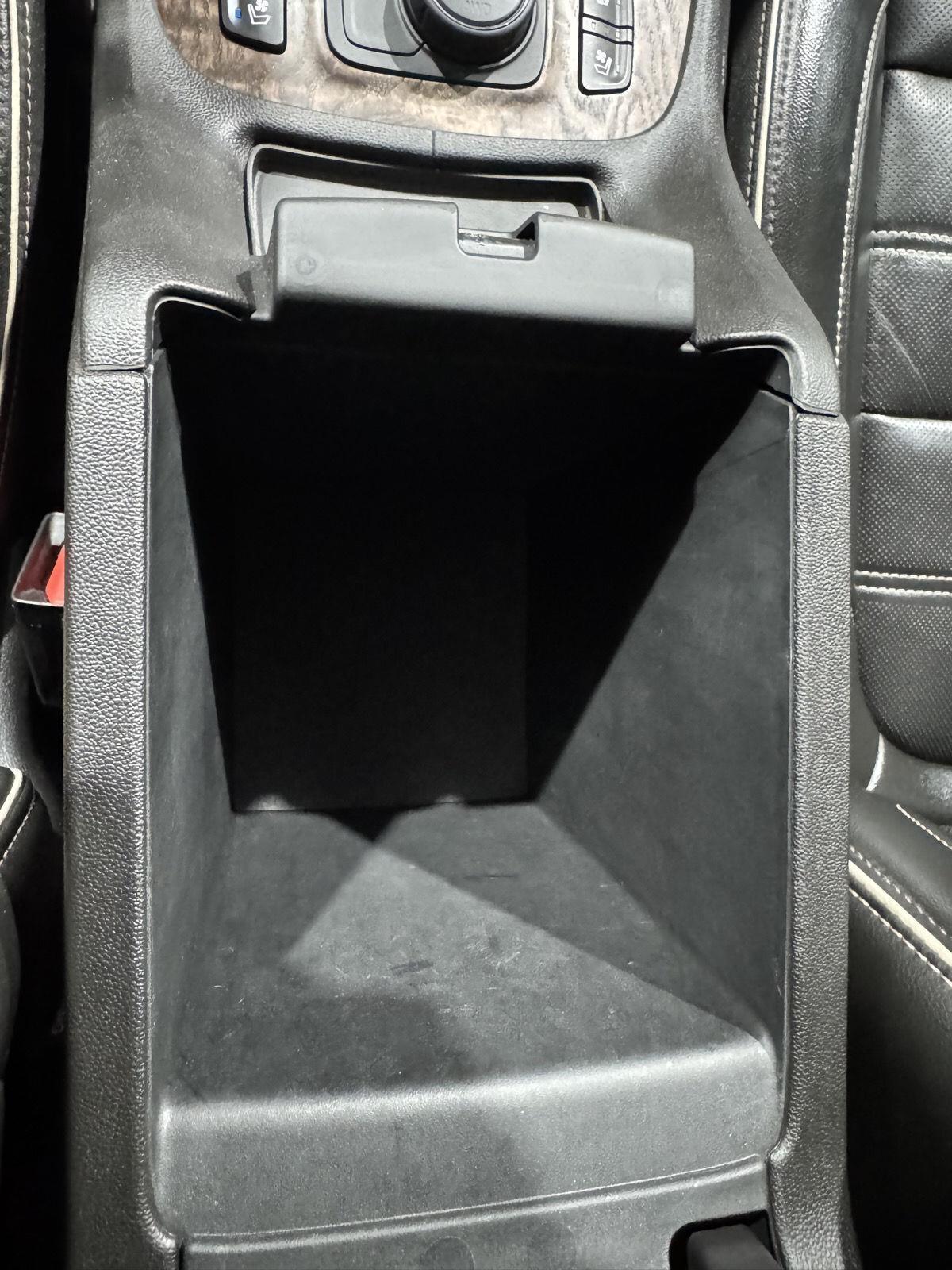 Vehicle photo 37