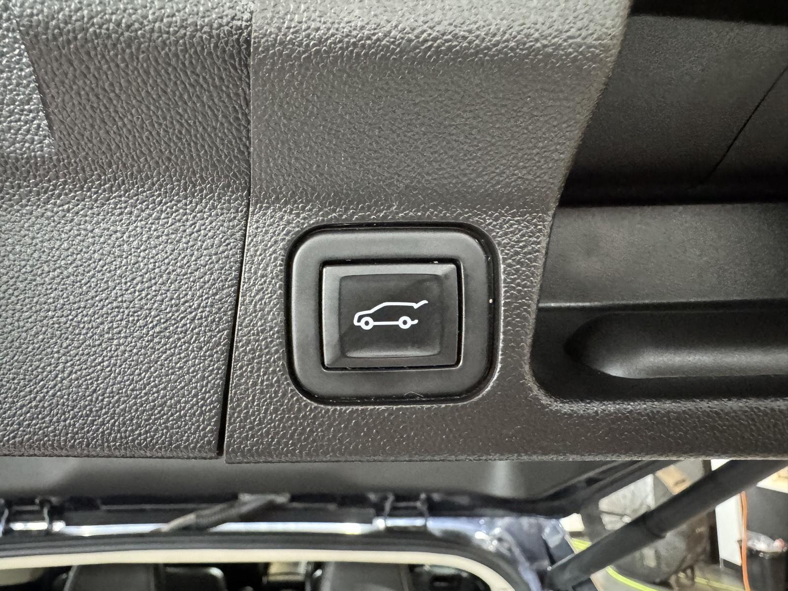Vehicle photo 43
