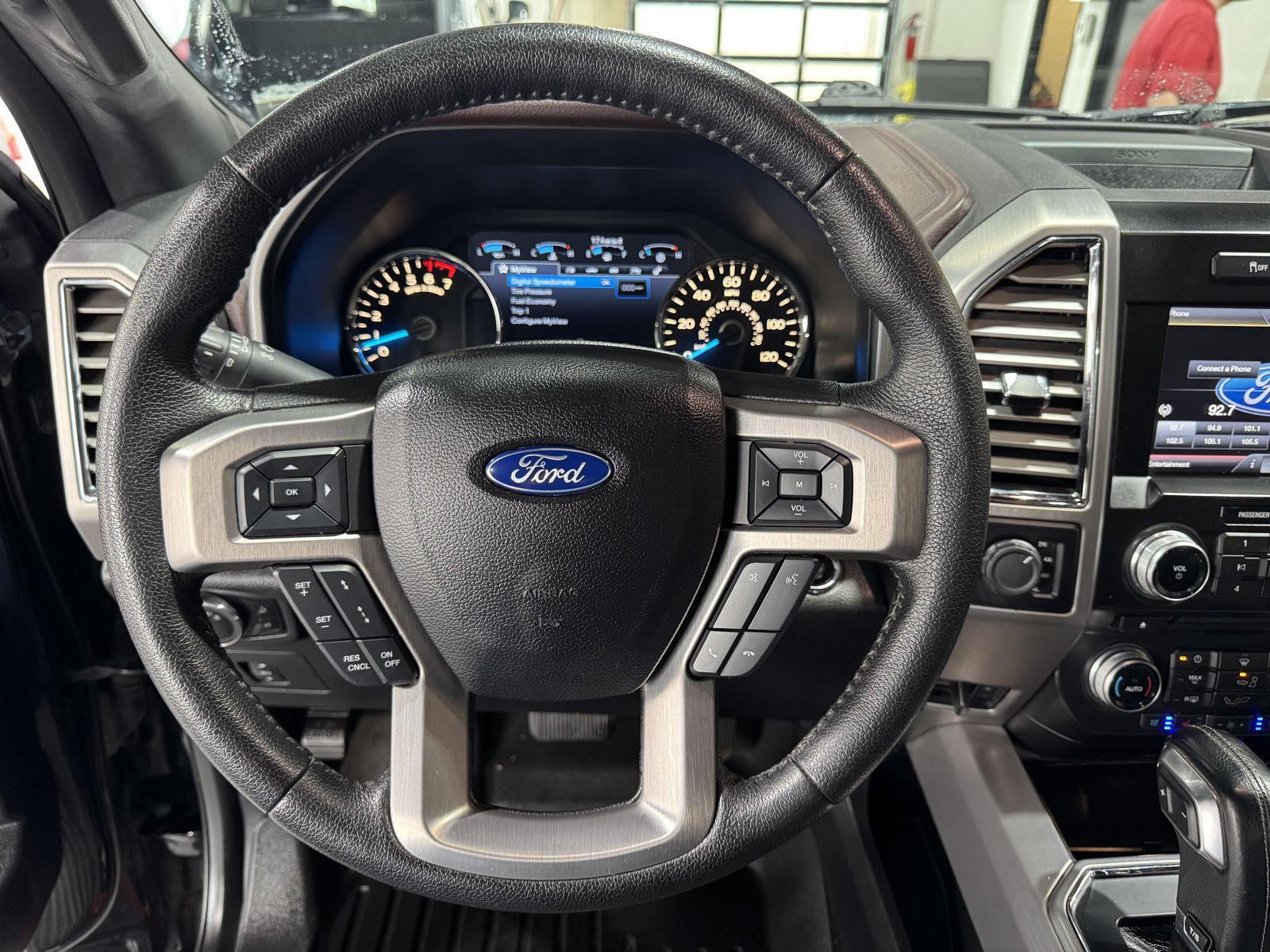 Vehicle photo 13
