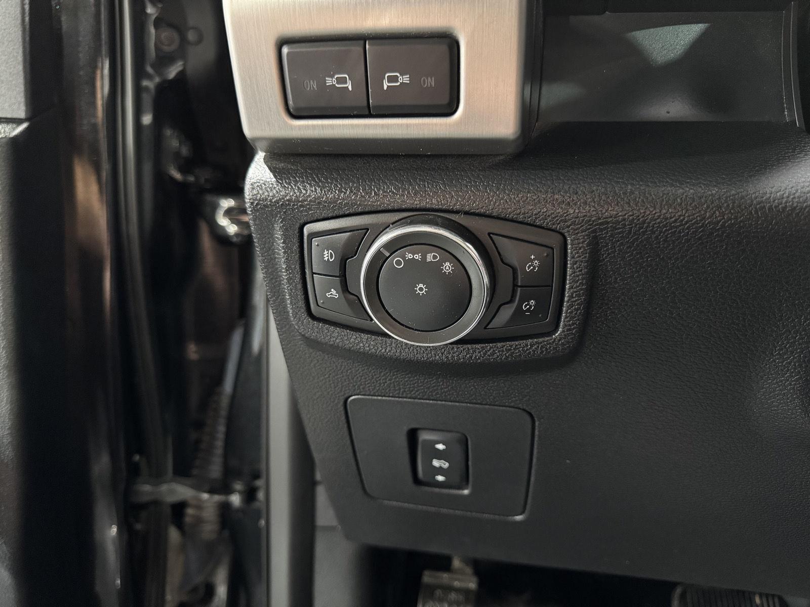 Vehicle photo 17
