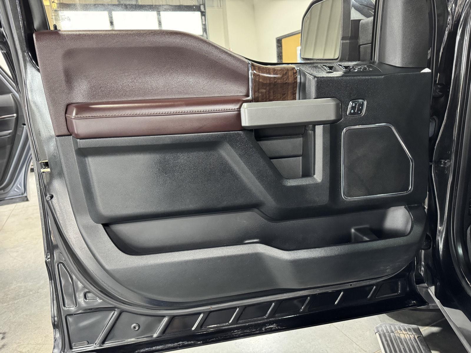 Vehicle photo 18