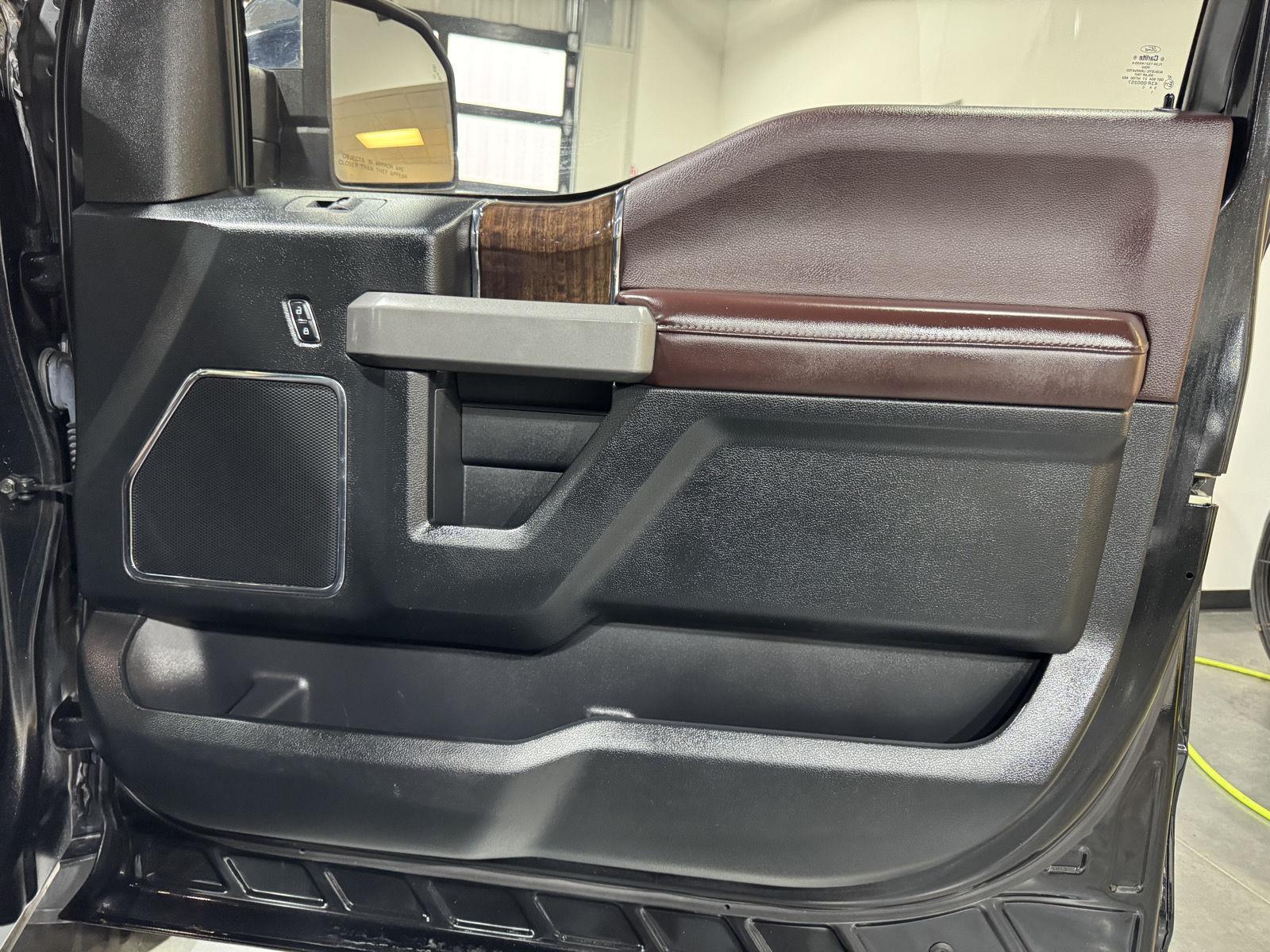 Vehicle photo 23