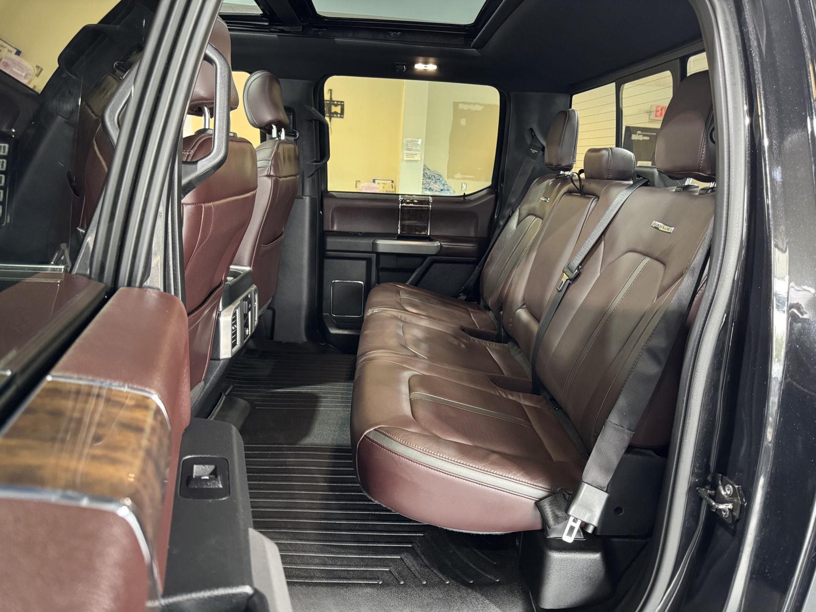 Vehicle photo 30
