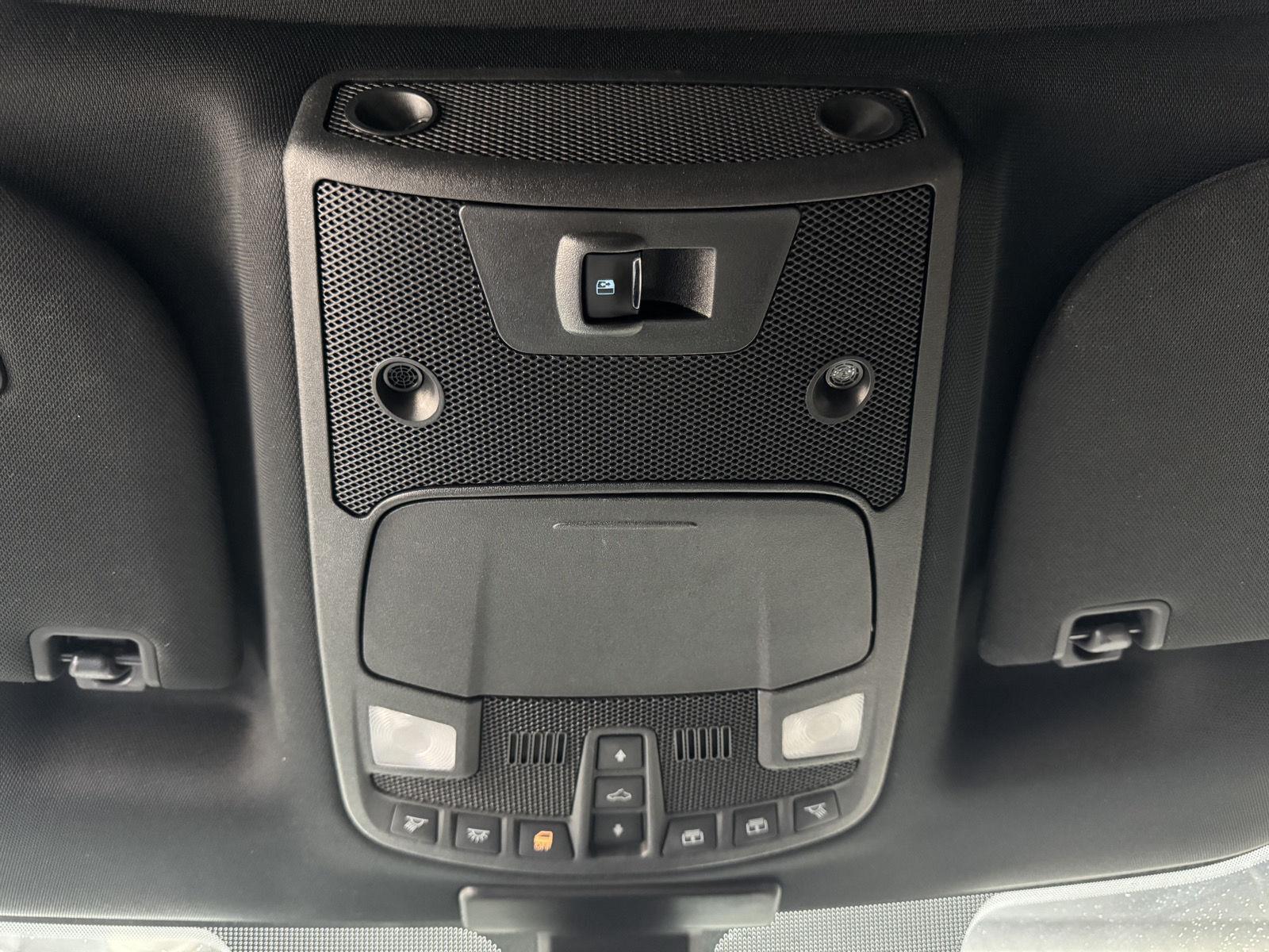 Vehicle photo 31