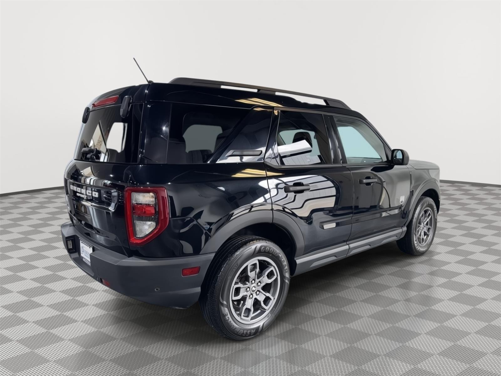 Vehicle photo 7