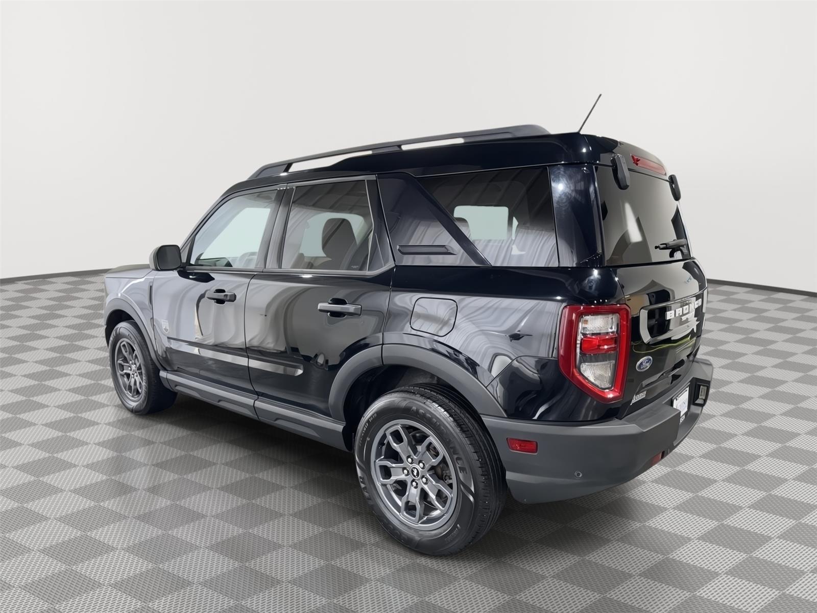Vehicle photo 9