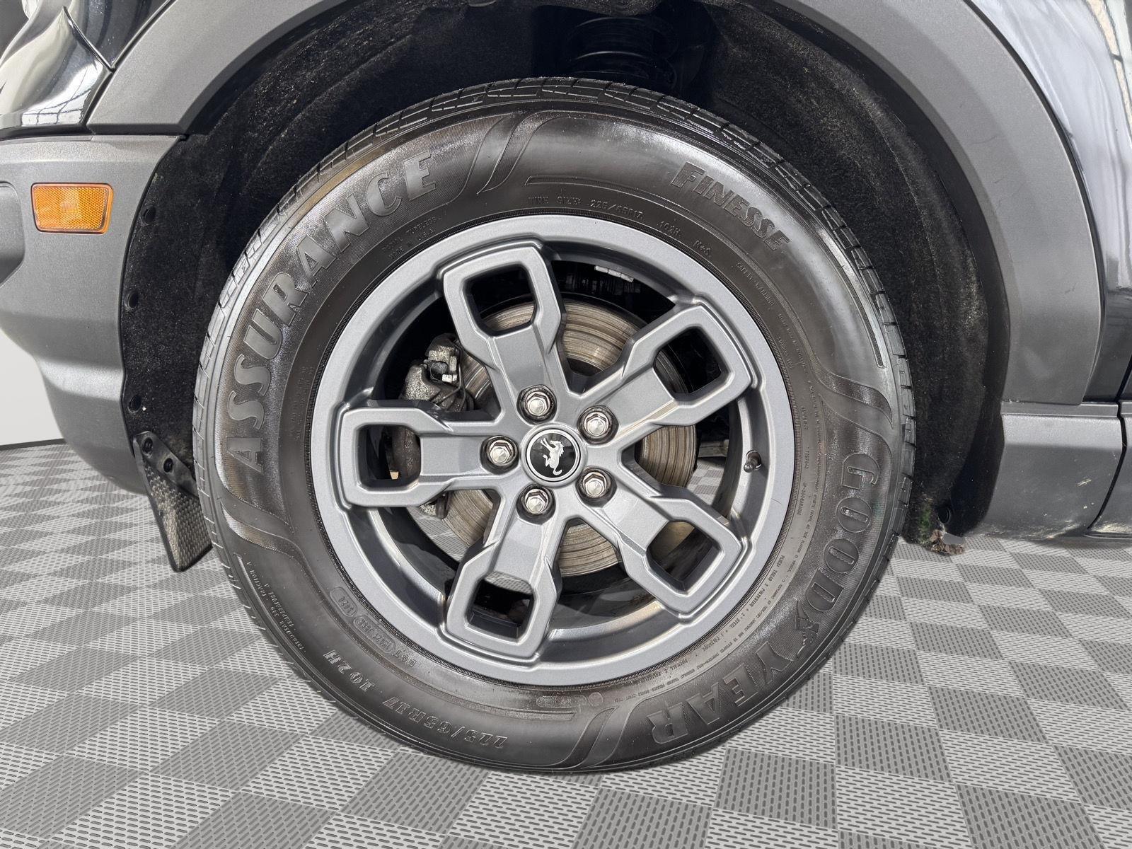 Vehicle photo 10